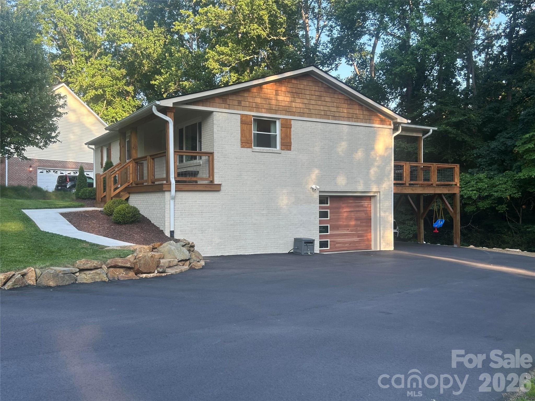 10 Oakwood Drive Property Photo 3