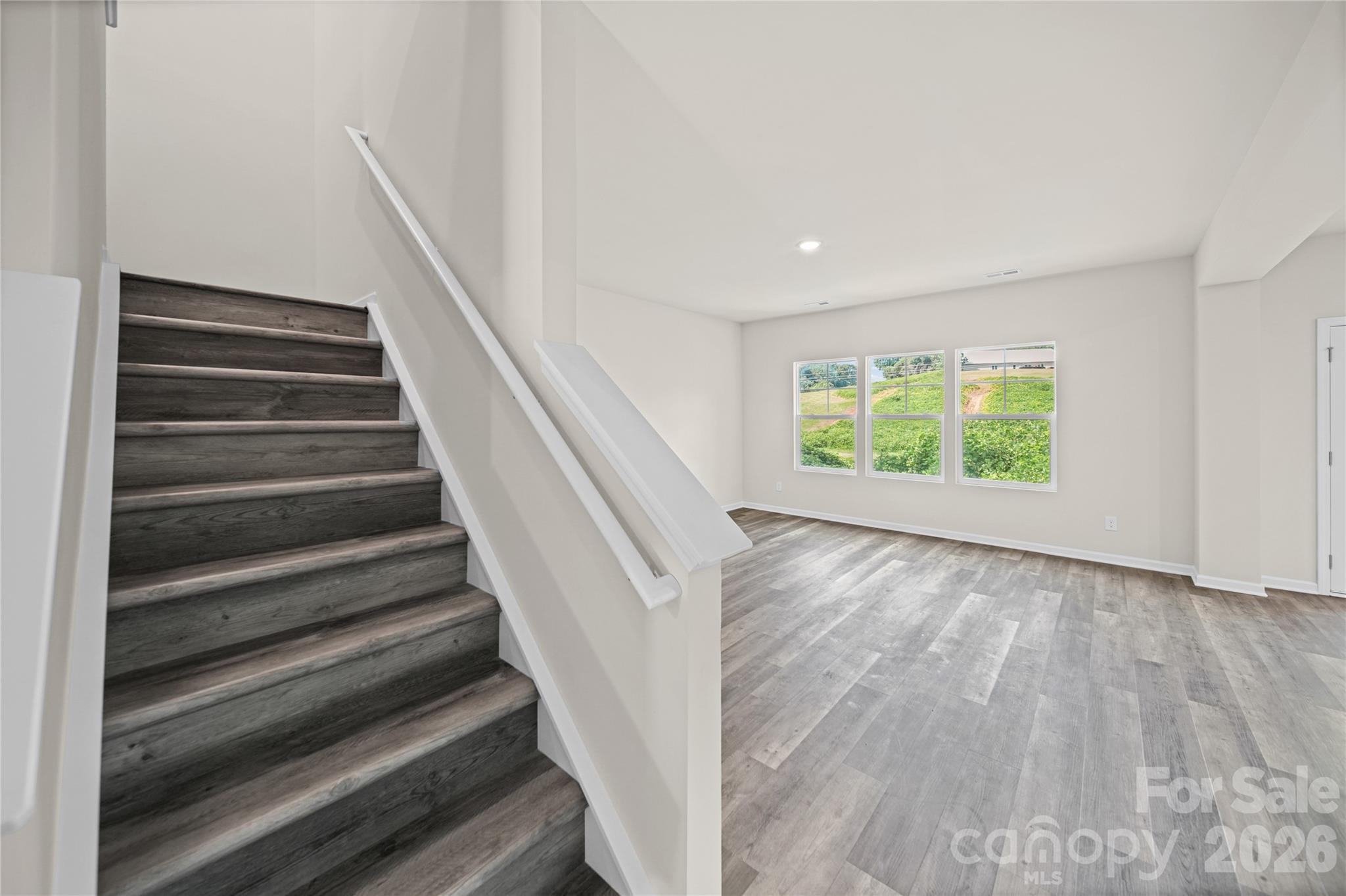 470 Woodberry Drive Property Photo 5