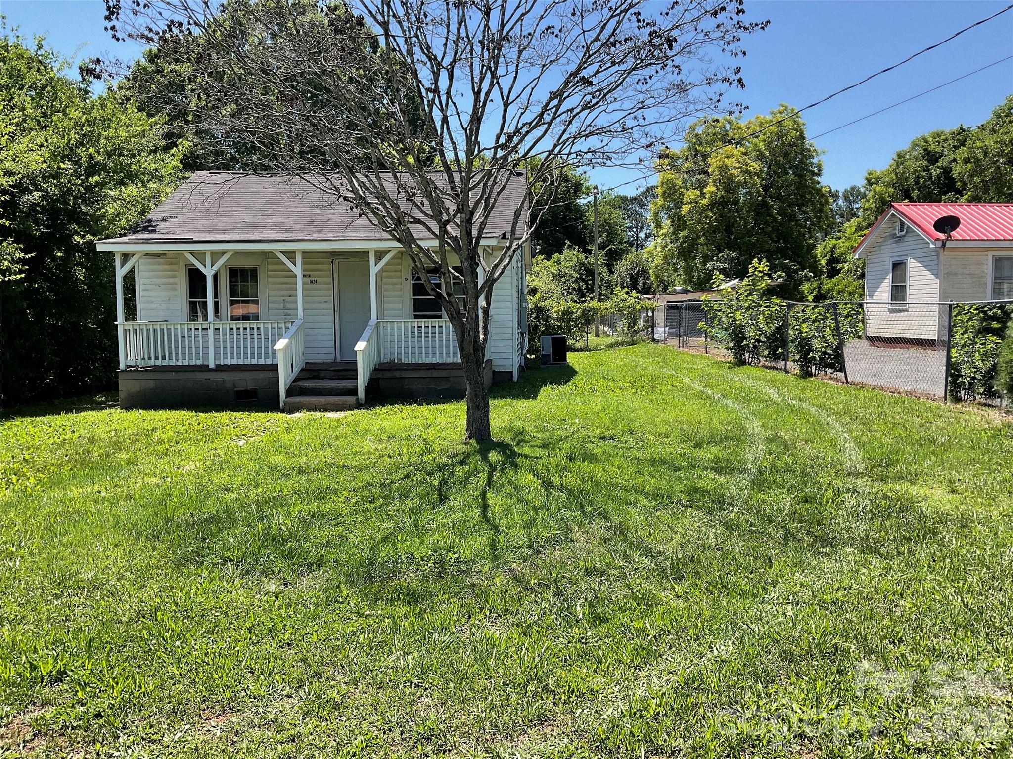 1024 Catawba Street Property Photo 2
