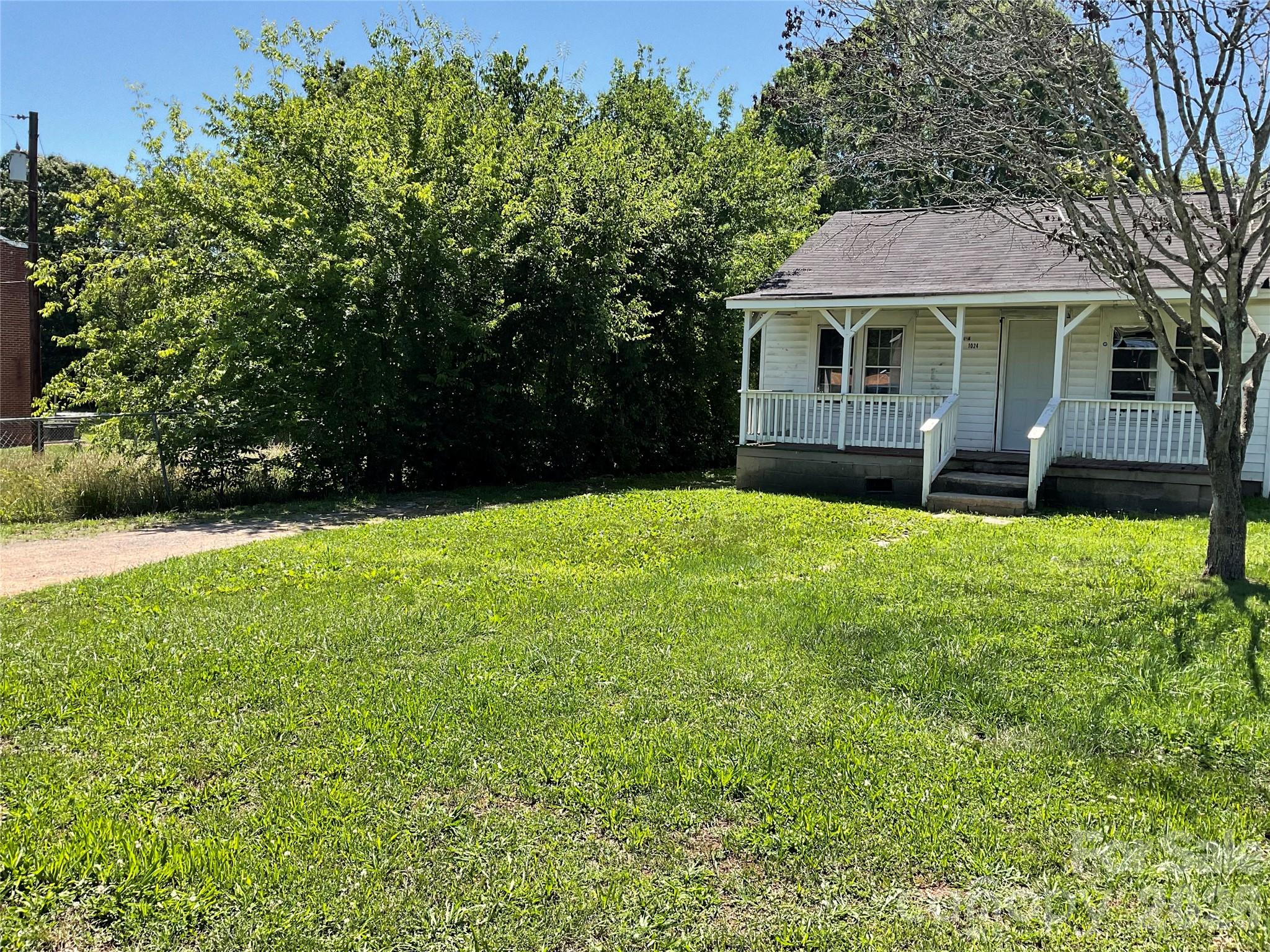 1024 Catawba Street Property Photo 3