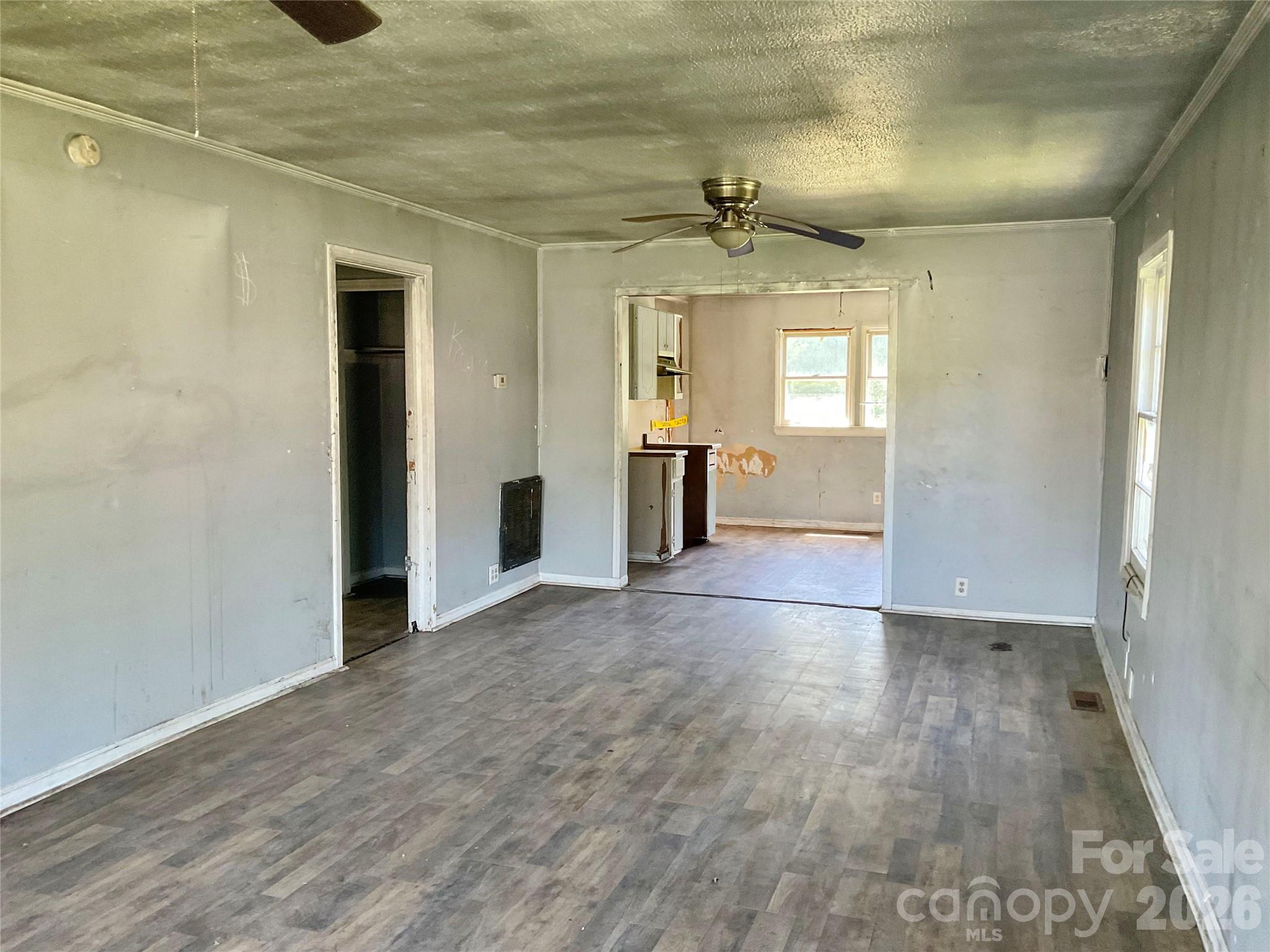 1024 Catawba Street Property Photo 5