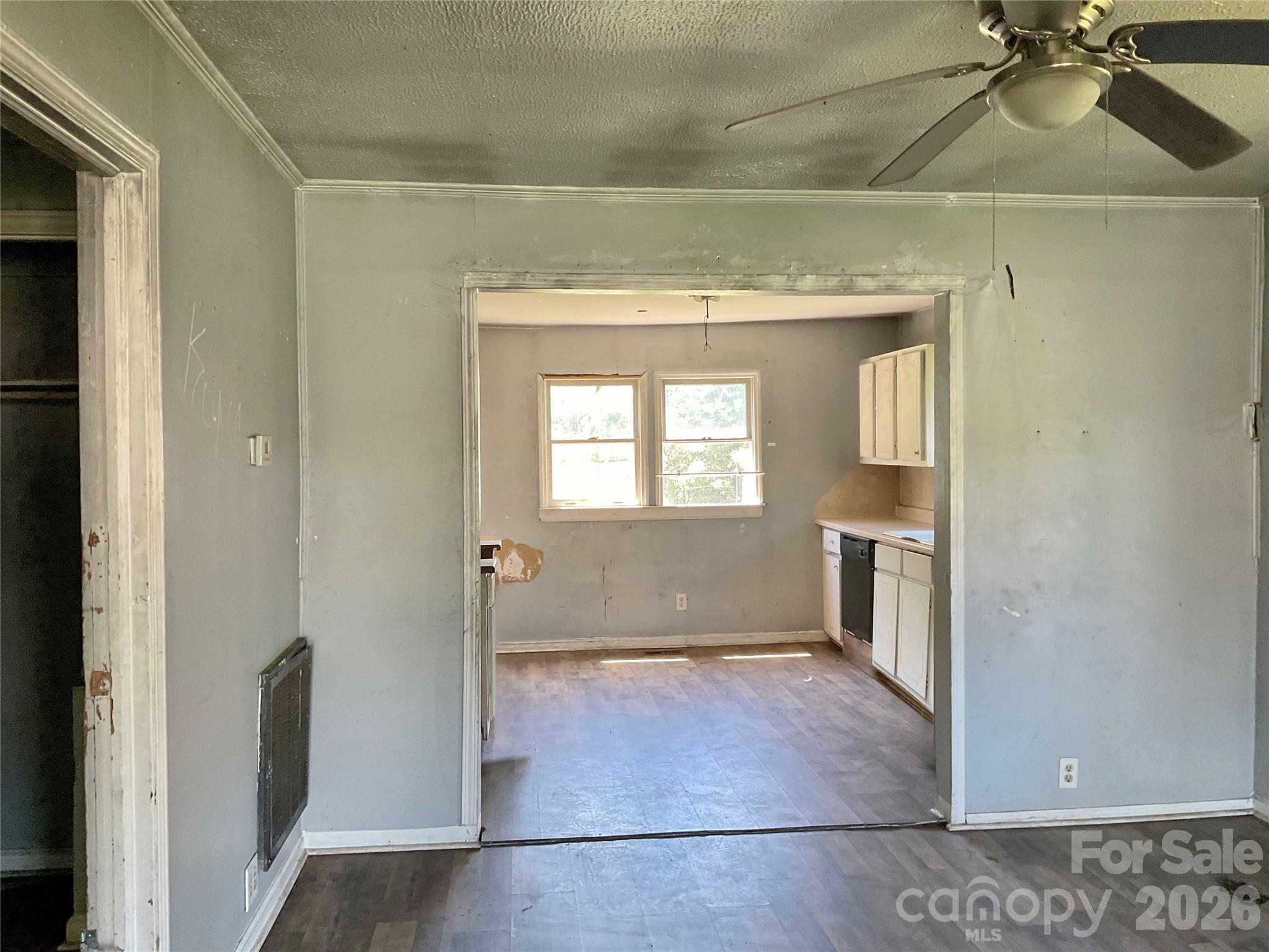 1024 Catawba Street Property Photo 8