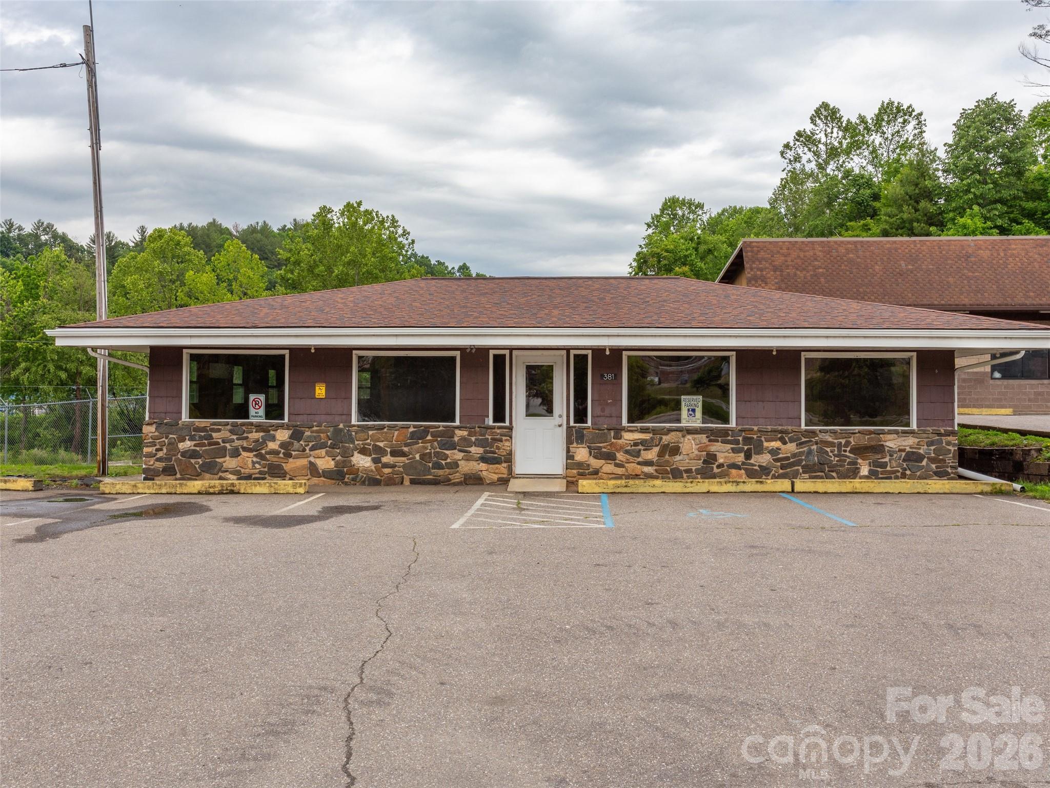381-395 Crimson Laurel Way Property Photo 2