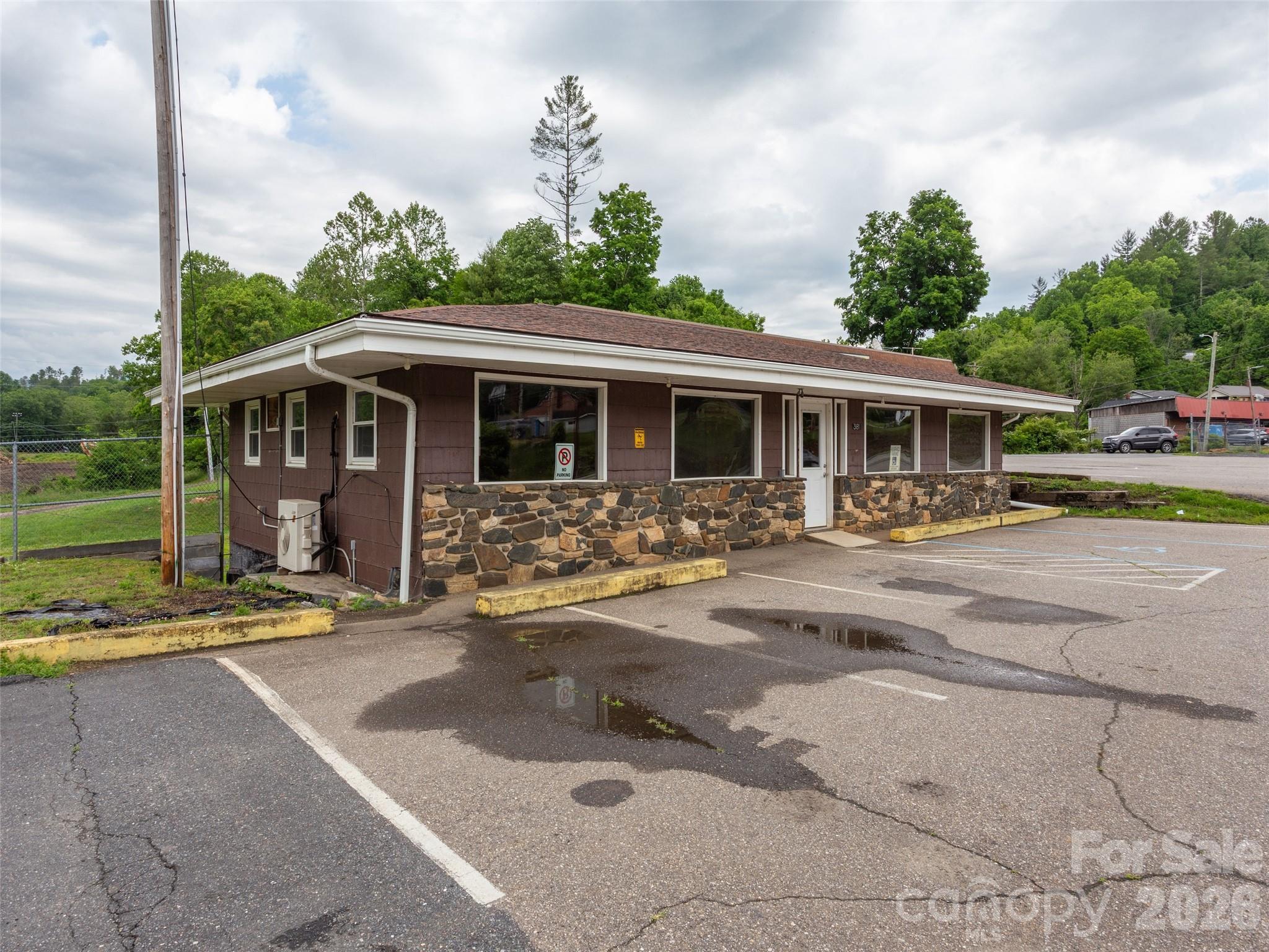 381-395 Crimson Laurel Way Property Photo 3