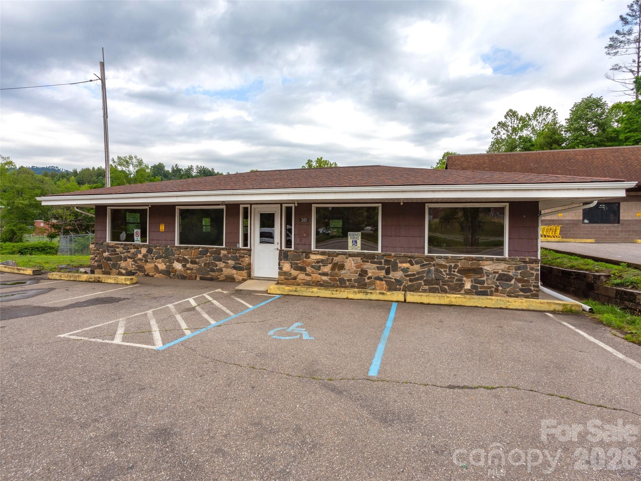 381-395 Crimson Laurel Way Property Photo 4