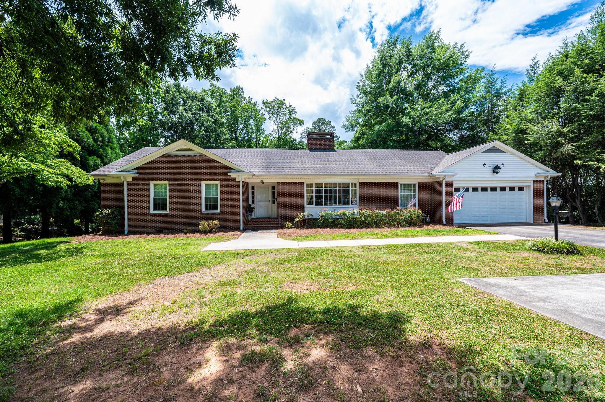 1807 5th Street Property Photo 2
