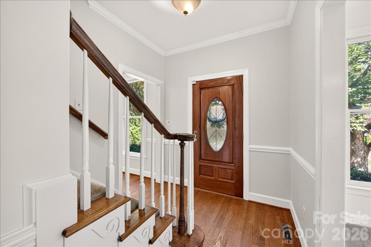 6912 Foxglove Drive Property Photo 4
