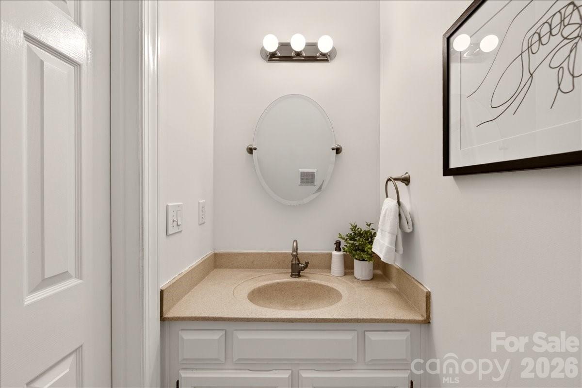 6912 Foxglove Drive Property Photo 14