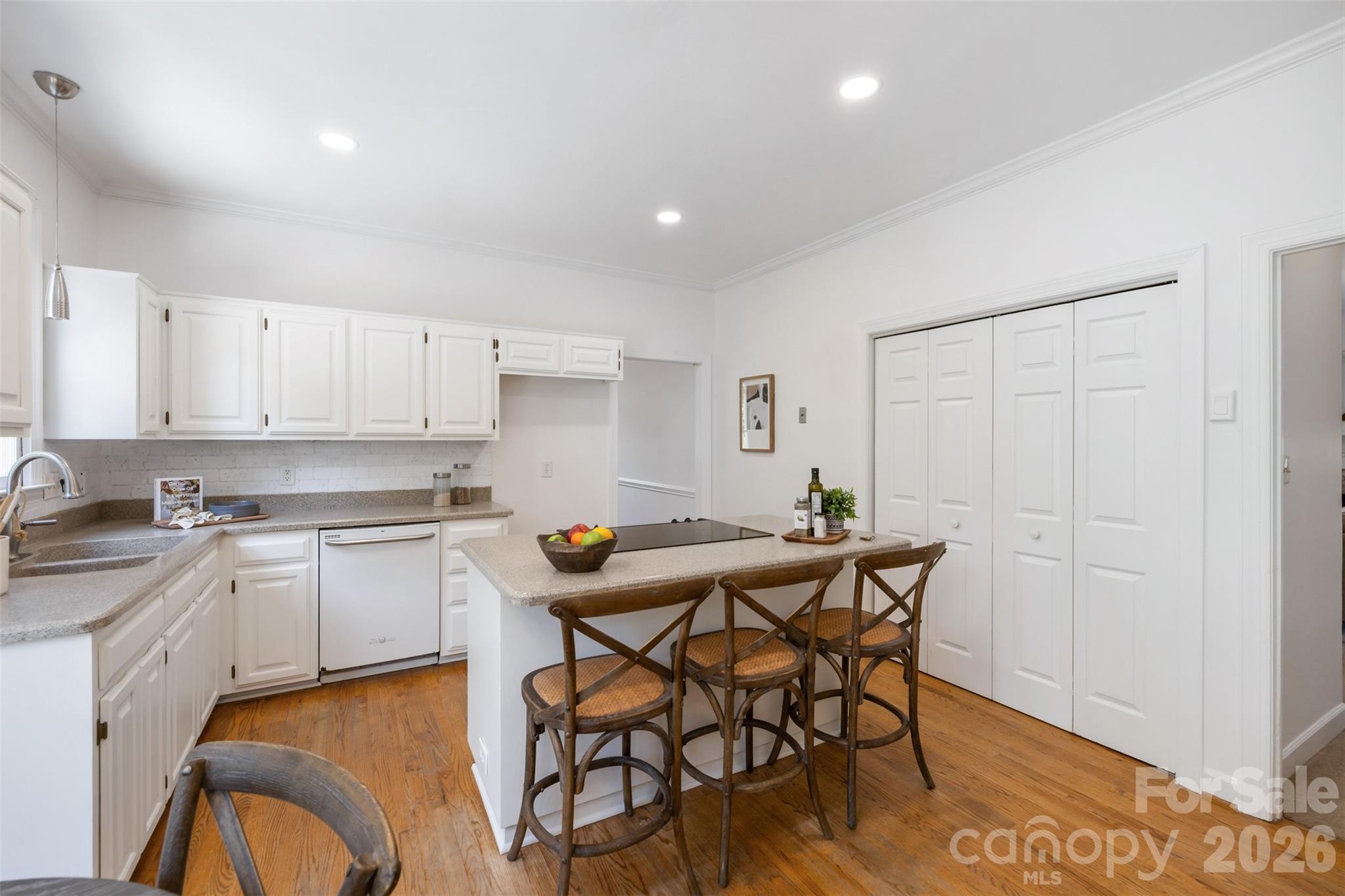 6912 Foxglove Drive Property Photo 18