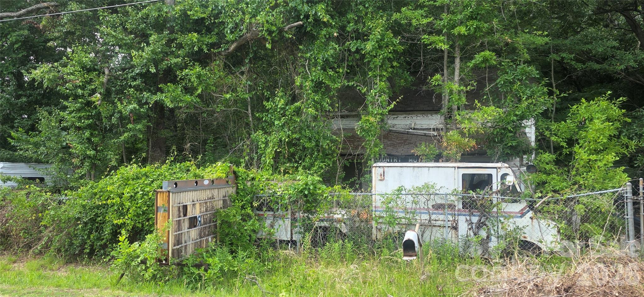116 2nd Avenue Property Photo 3
