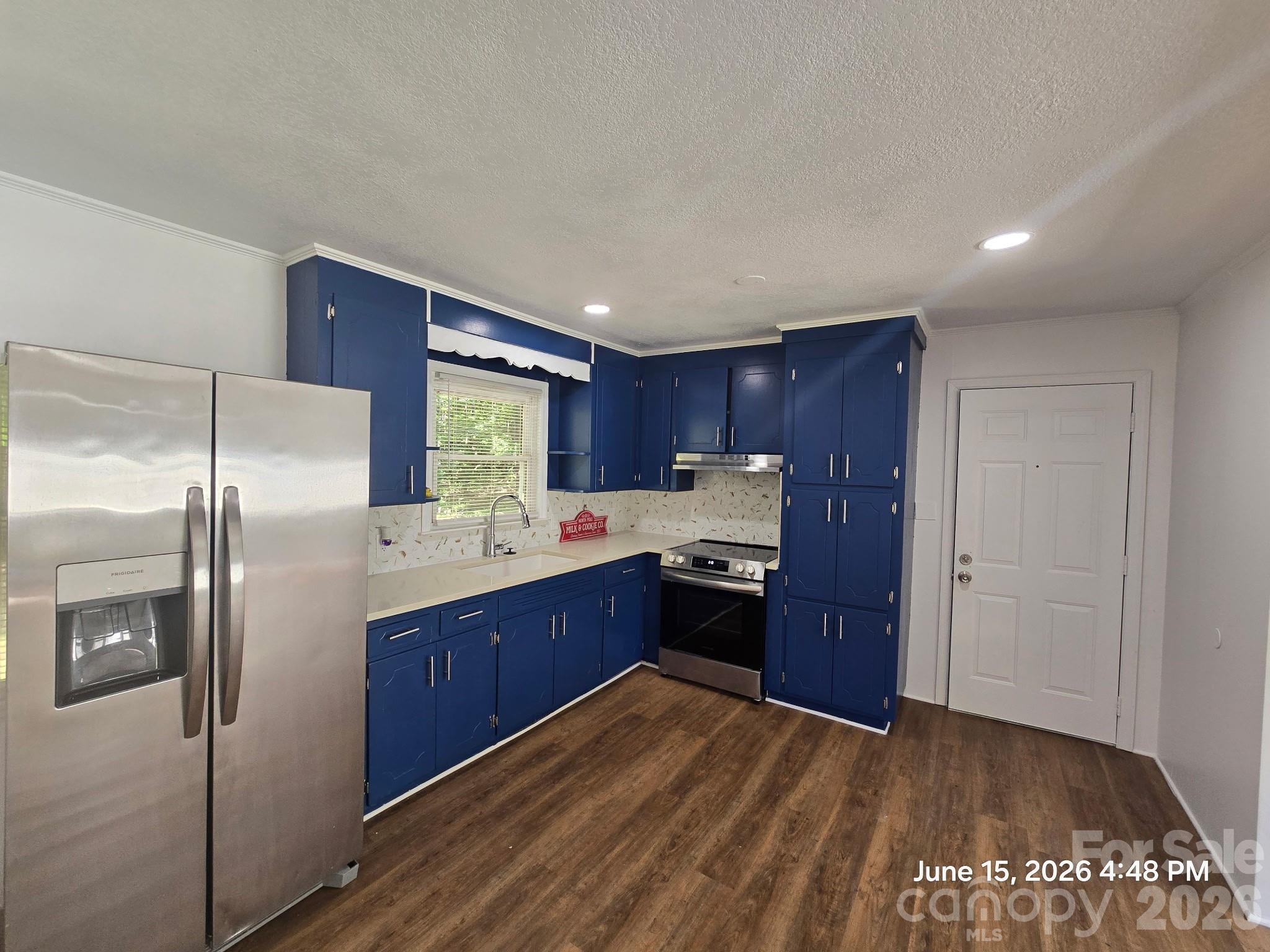 1050 South Lake Drive Property Photo 4