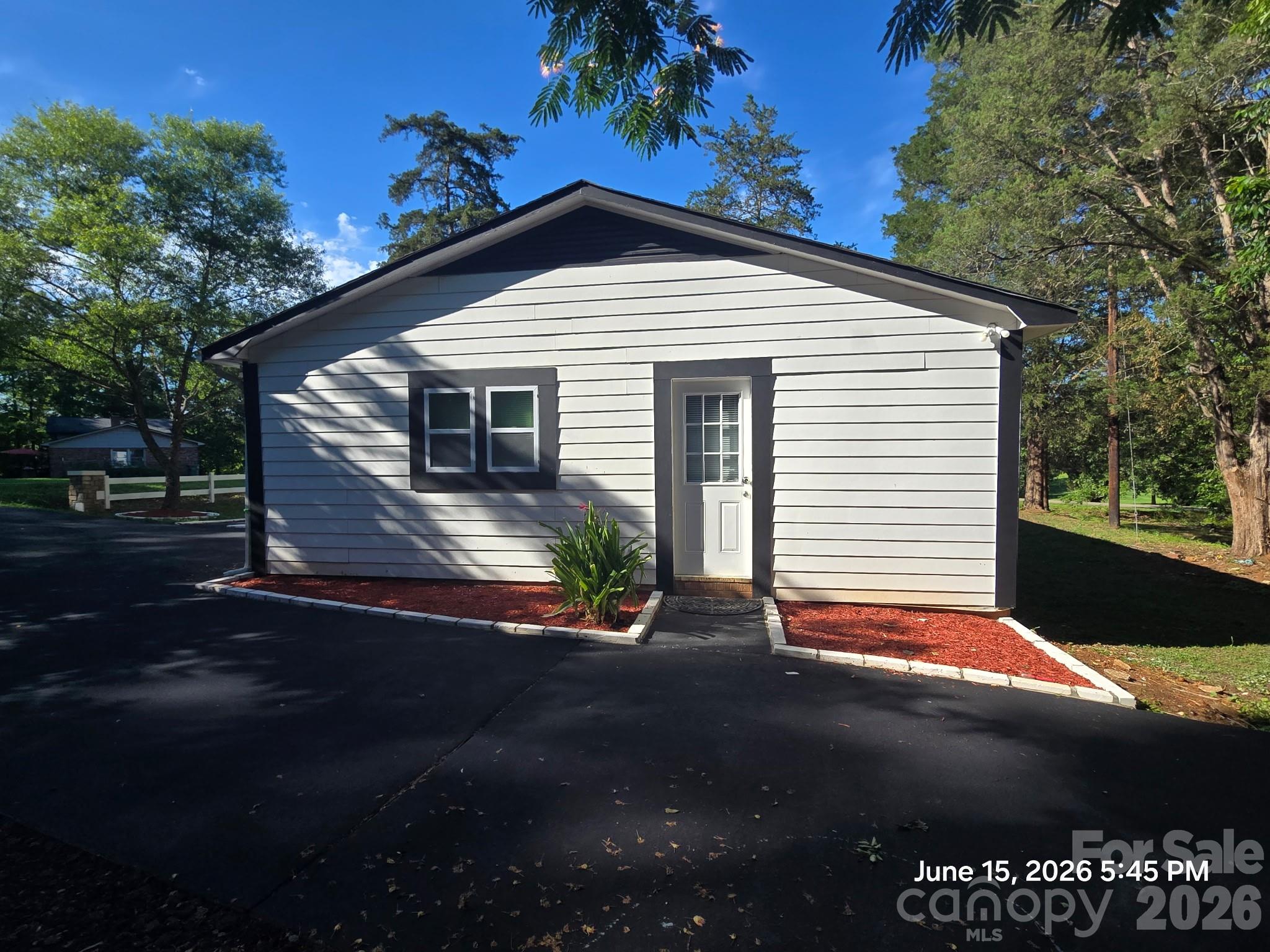1050 South Lake Drive Property Photo 16