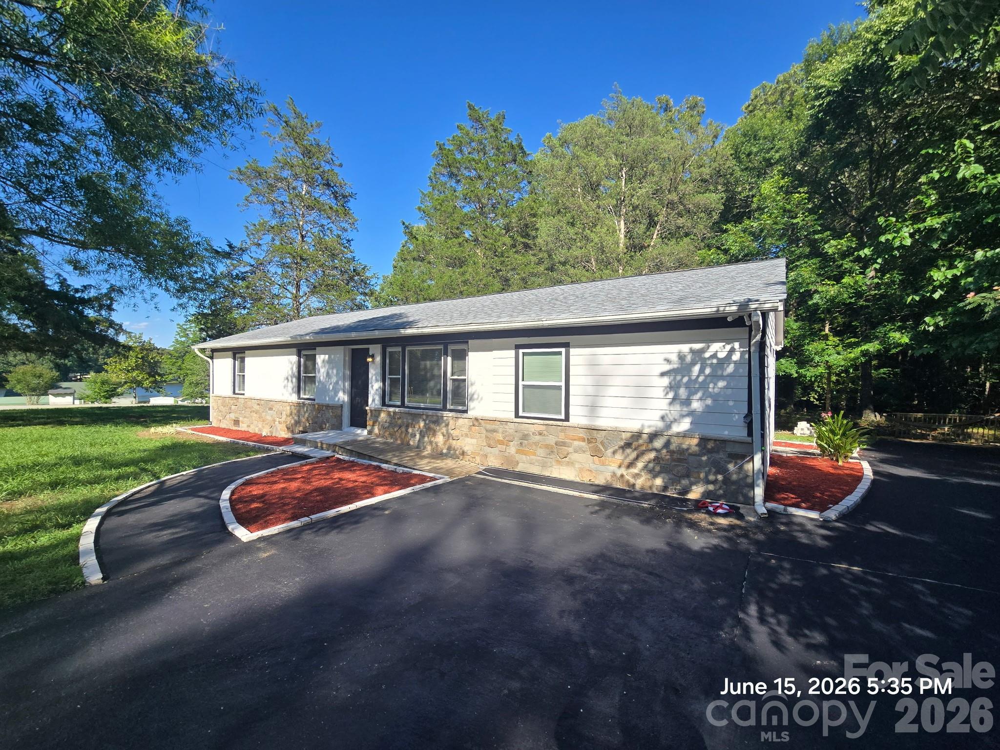 1050 South Lake Drive Property Photo 17