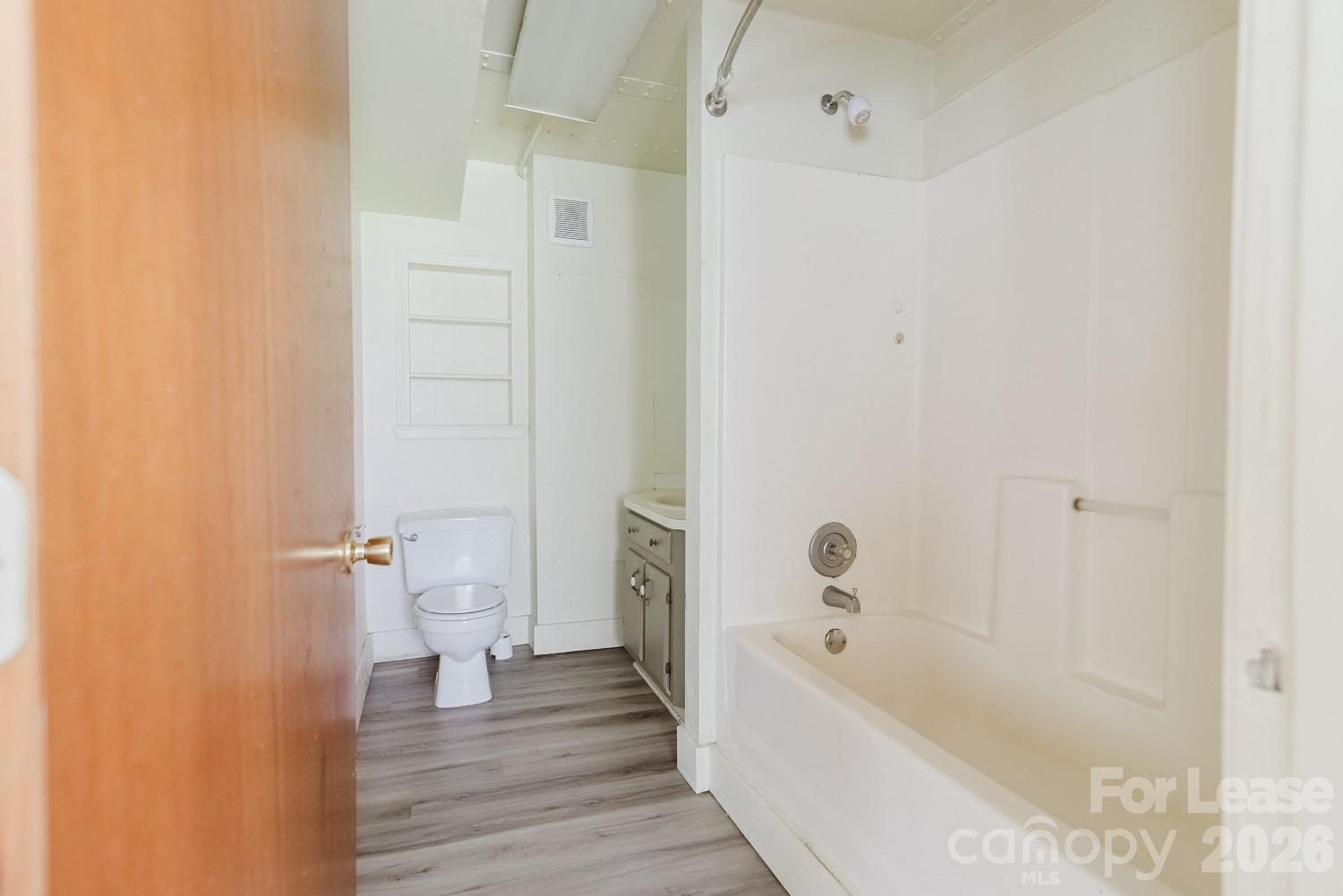 203 W Liberty Street 2e Property Photo 6