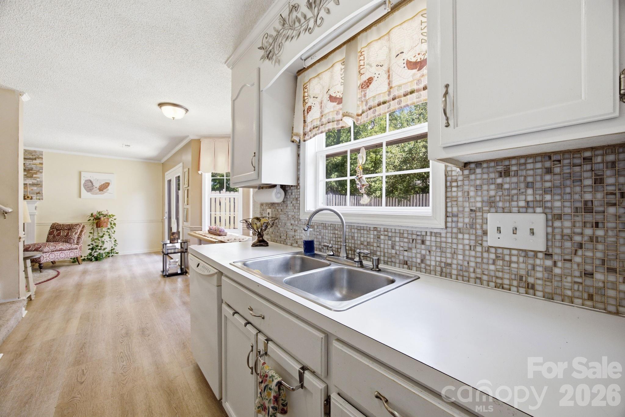 2498 Hawk Ridge Drive Property Photo 7
