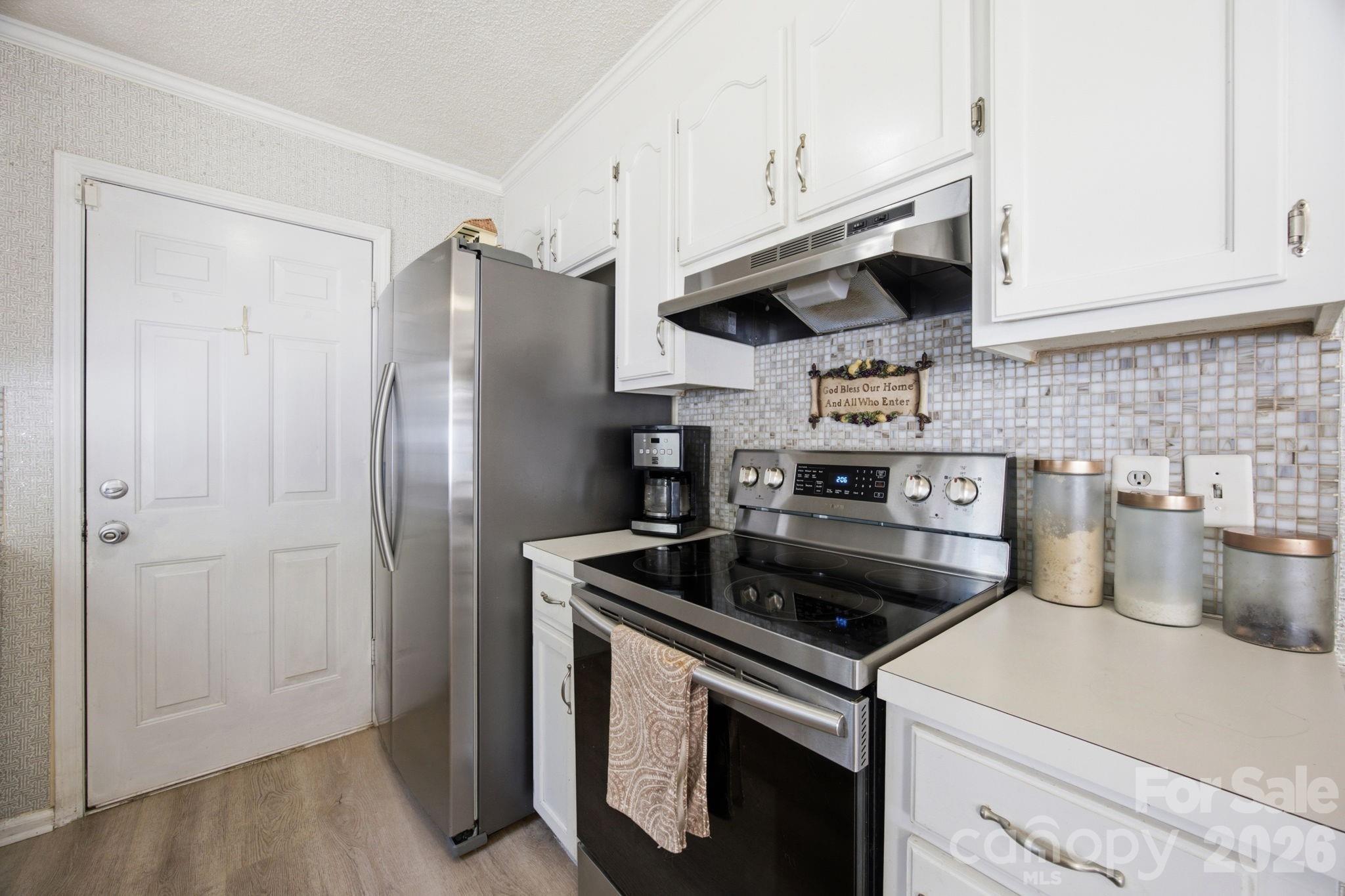 2498 Hawk Ridge Drive Property Photo 8