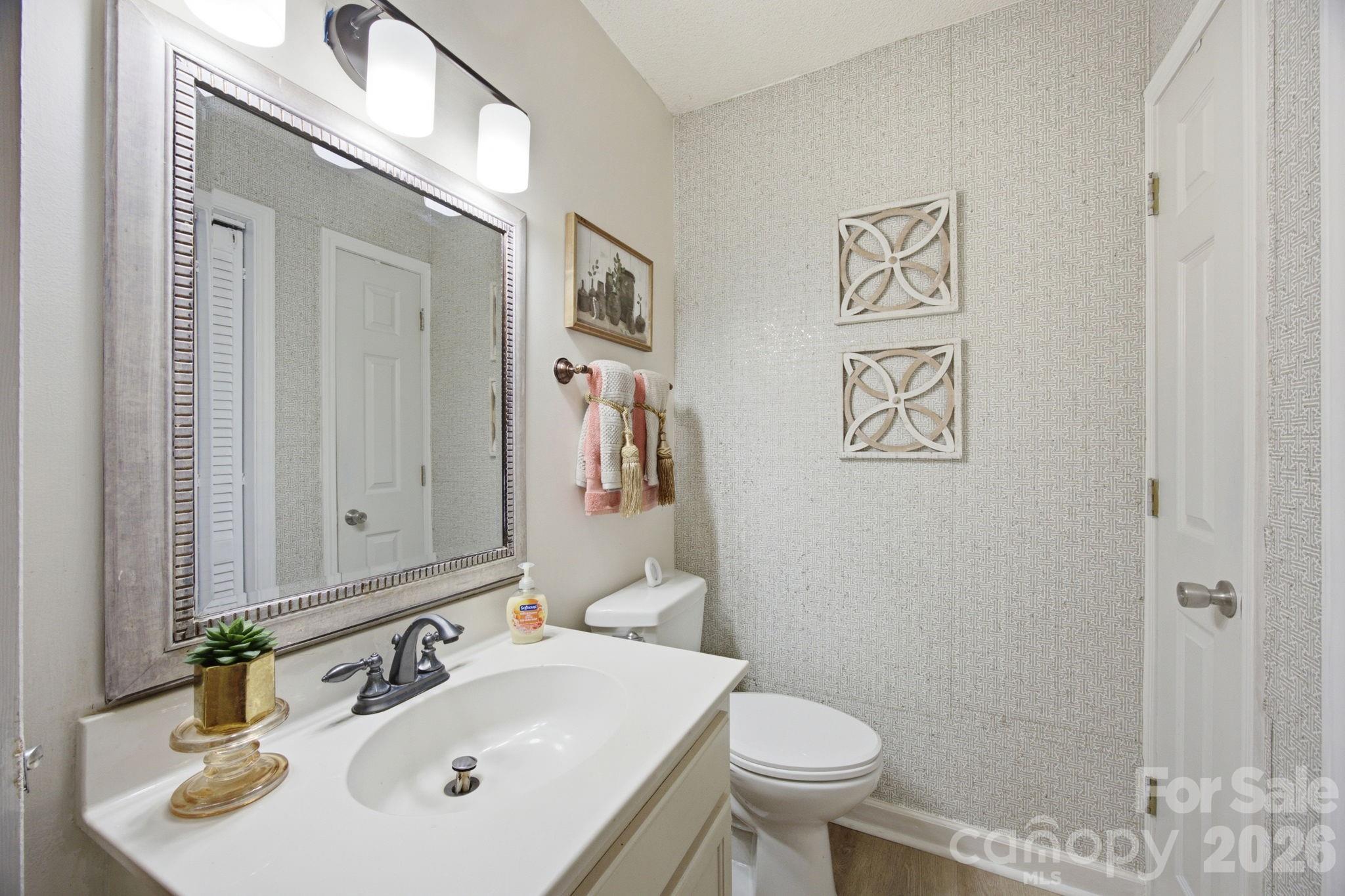 2498 Hawk Ridge Drive Property Photo 9