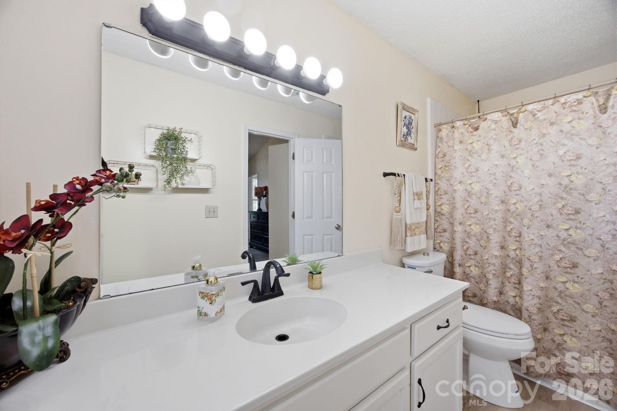 2498 Hawk Ridge Drive Property Photo 11