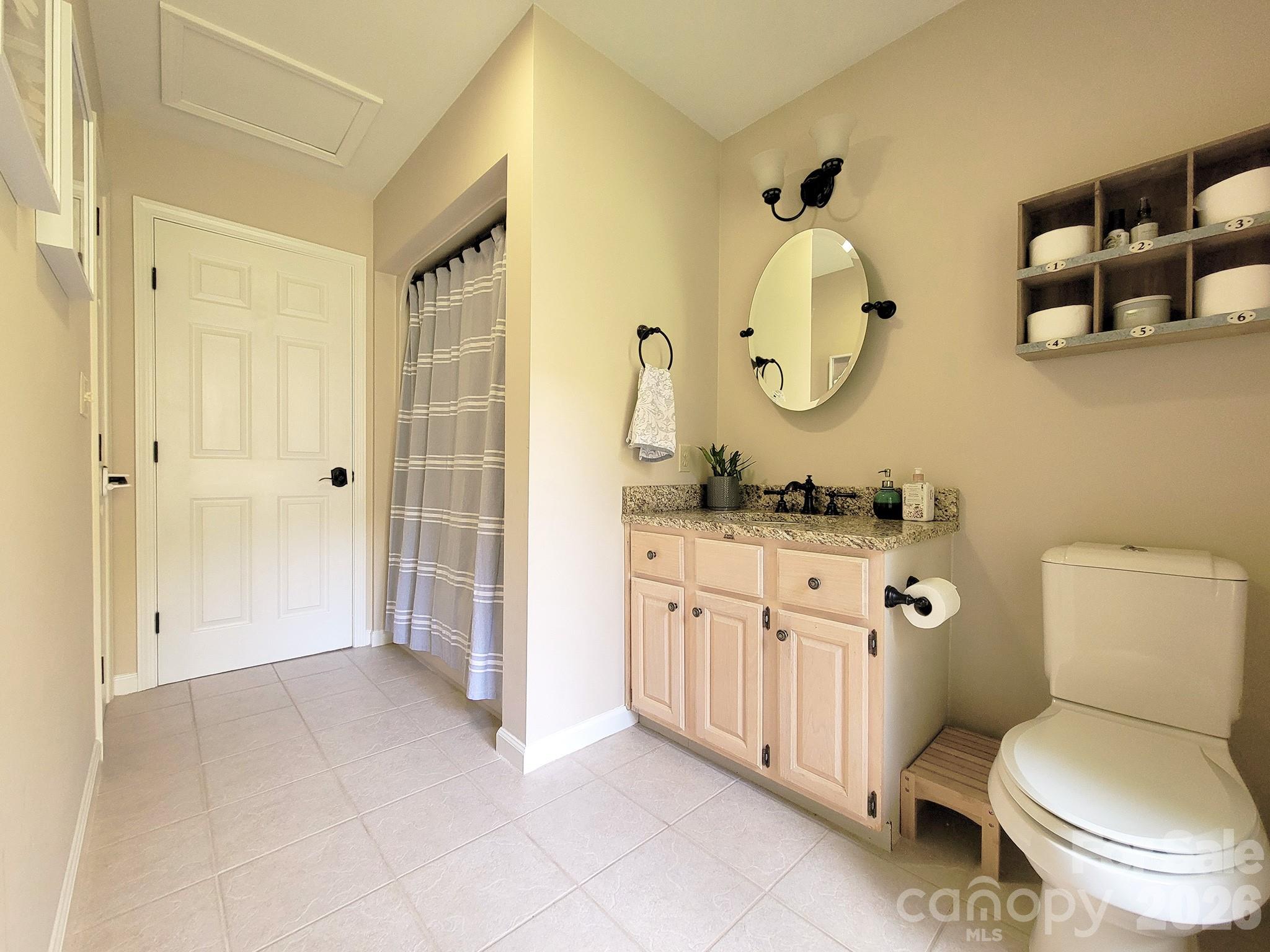 305 E Sondley Drive Property Photo 17