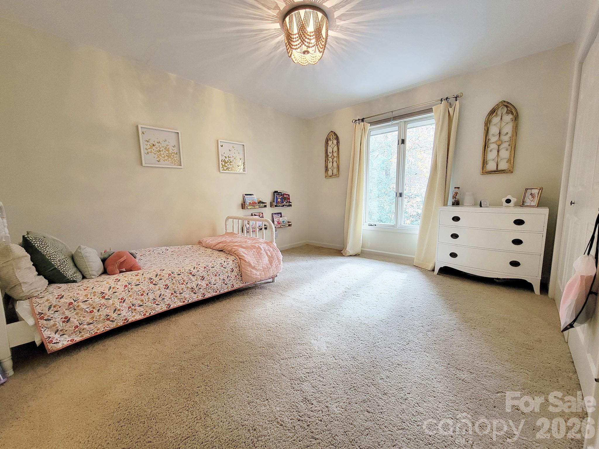 305 E Sondley Drive Property Photo 18