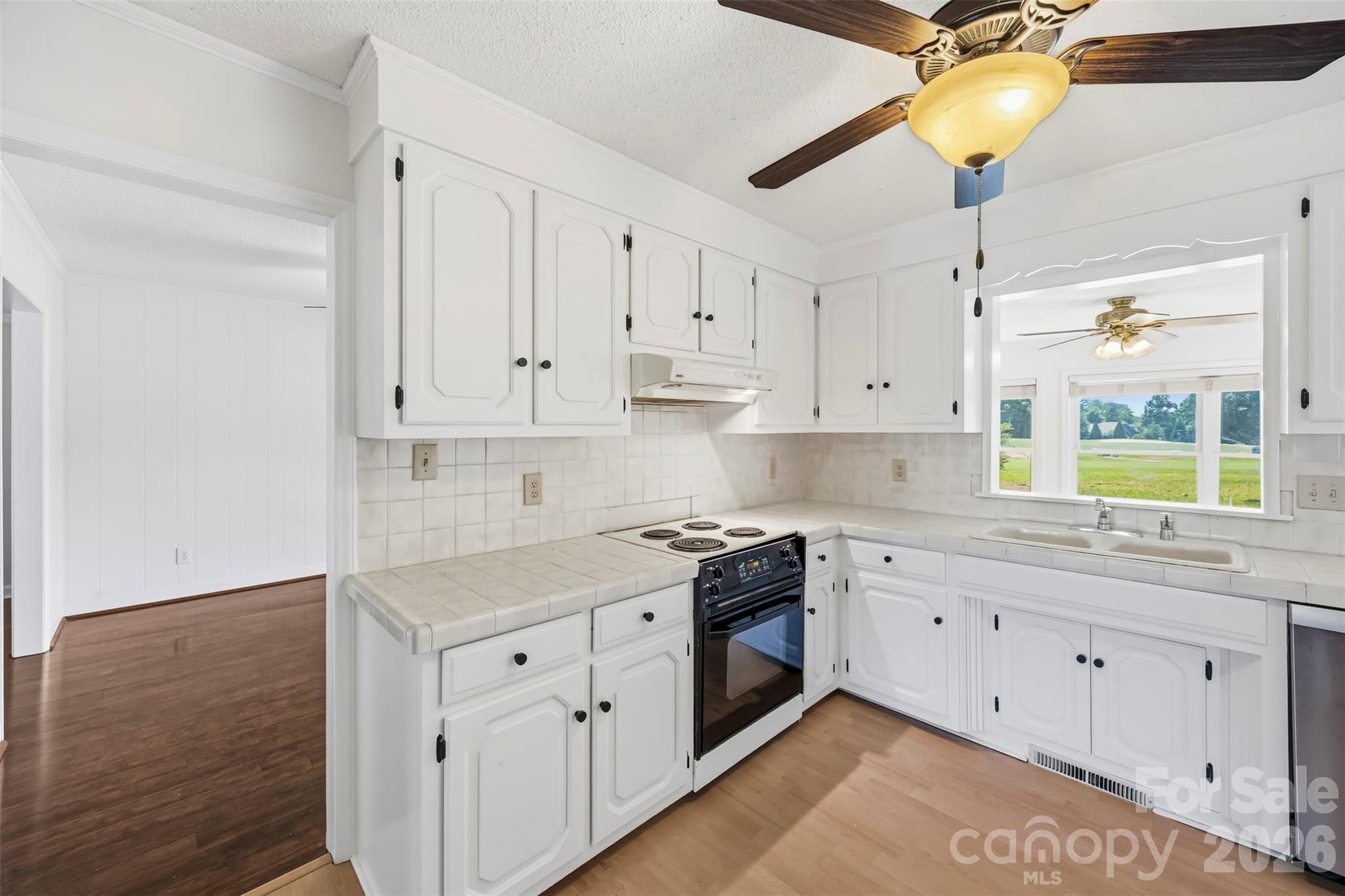 3447 Lake Shore Road Property Photo 5