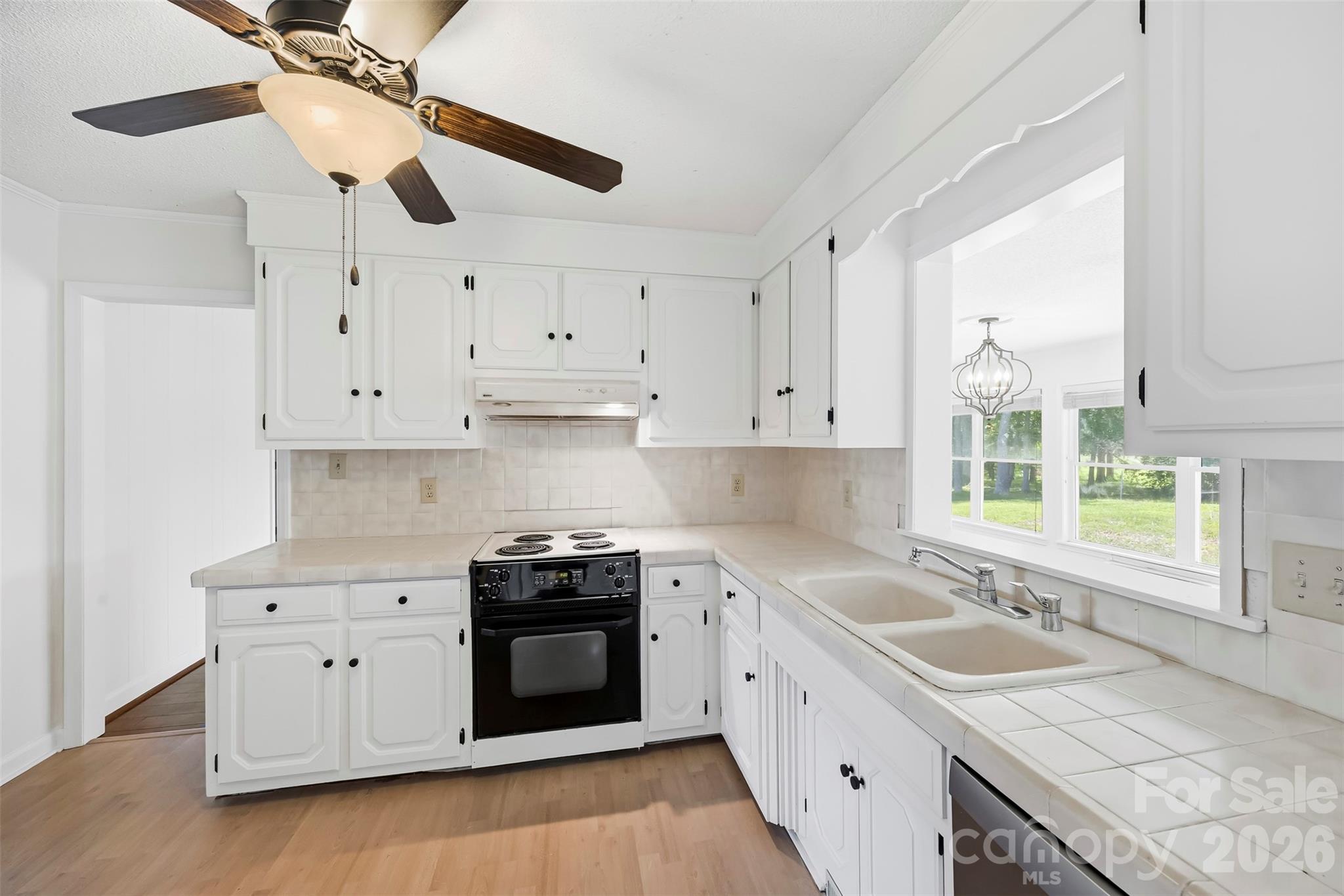 3447 Lake Shore Road Property Photo 6