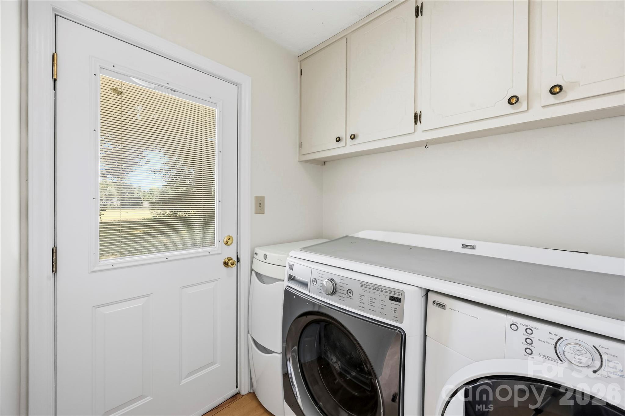 3447 Lake Shore Road Property Photo 10