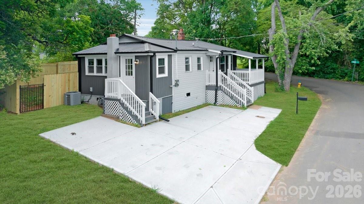 304 S Derby Avenue Property Photo 1