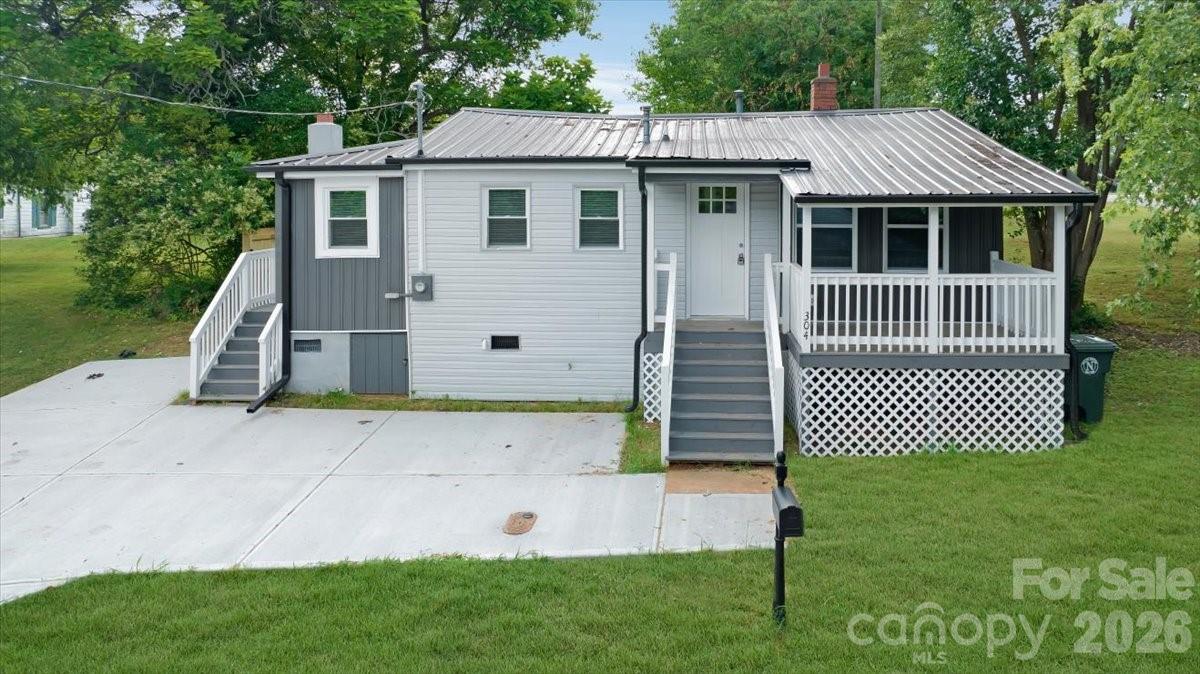 304 S Derby Avenue Property Photo 2