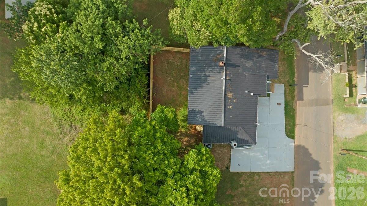304 S Derby Avenue Property Photo 3