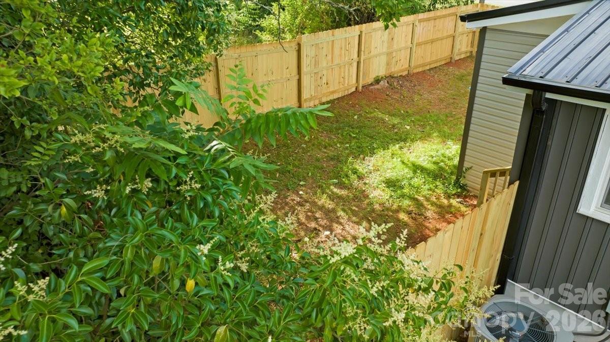 304 S Derby Avenue Property Photo 4