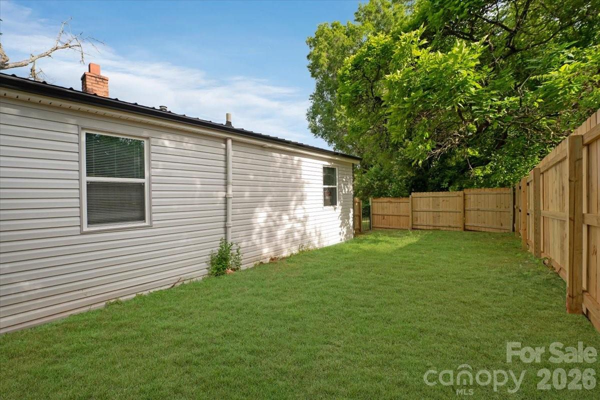 304 S Derby Avenue Property Photo 6