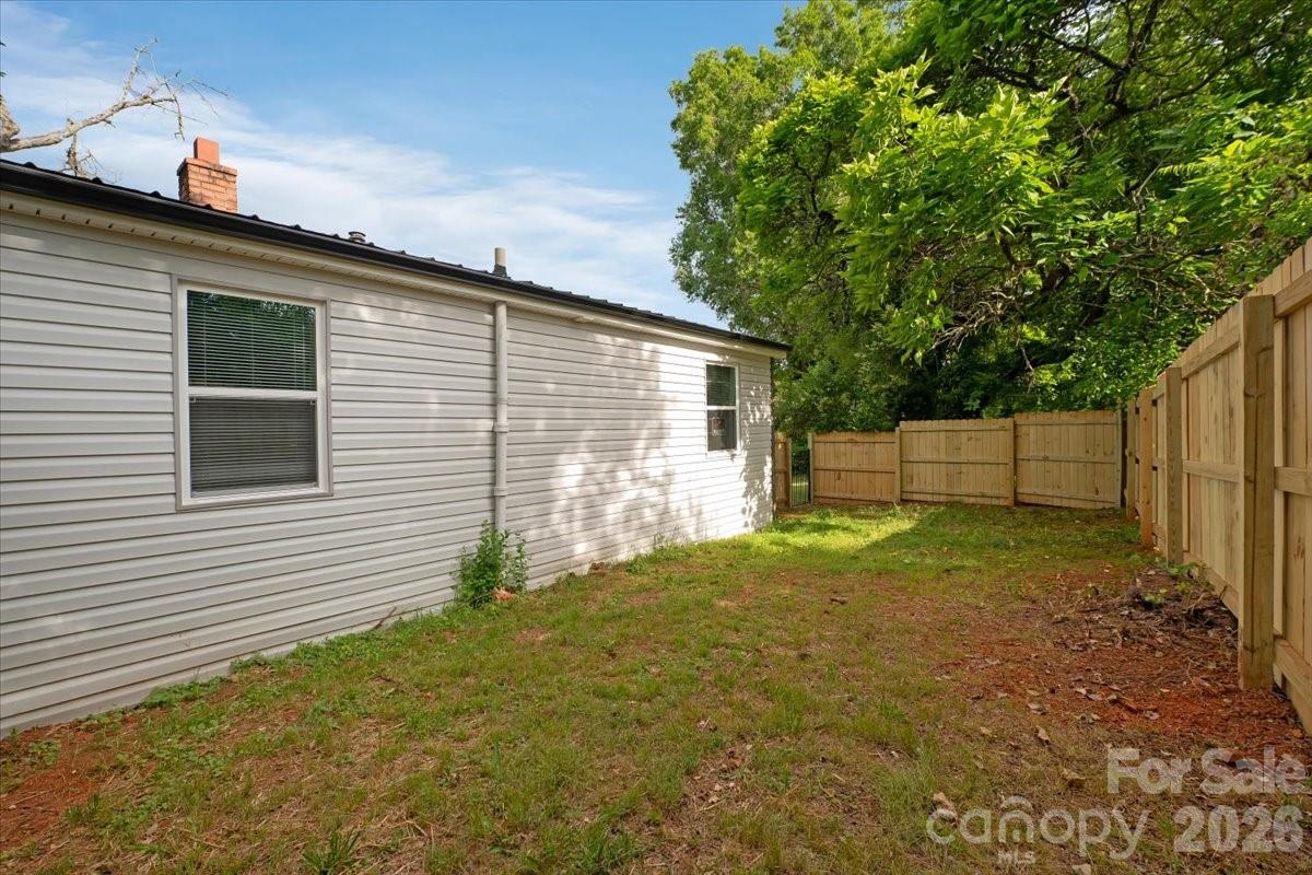 304 S Derby Avenue Property Photo 7
