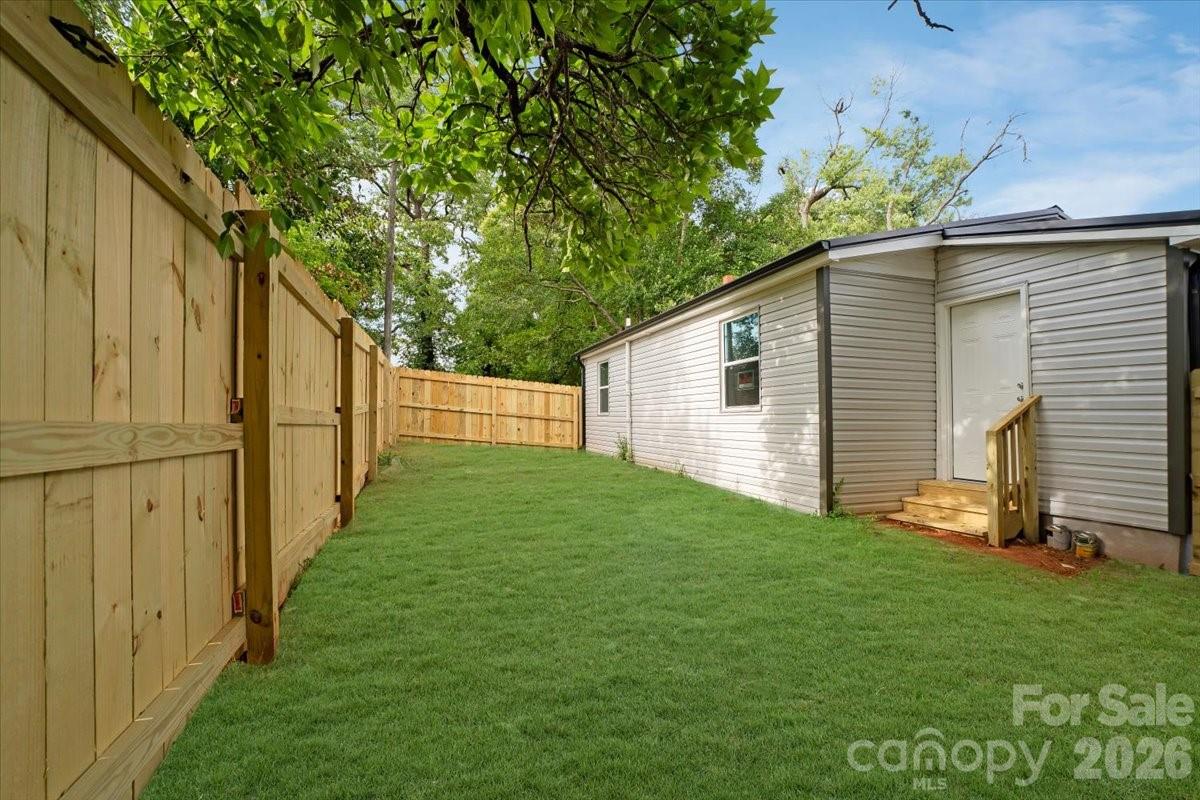 304 S Derby Avenue Property Photo 8