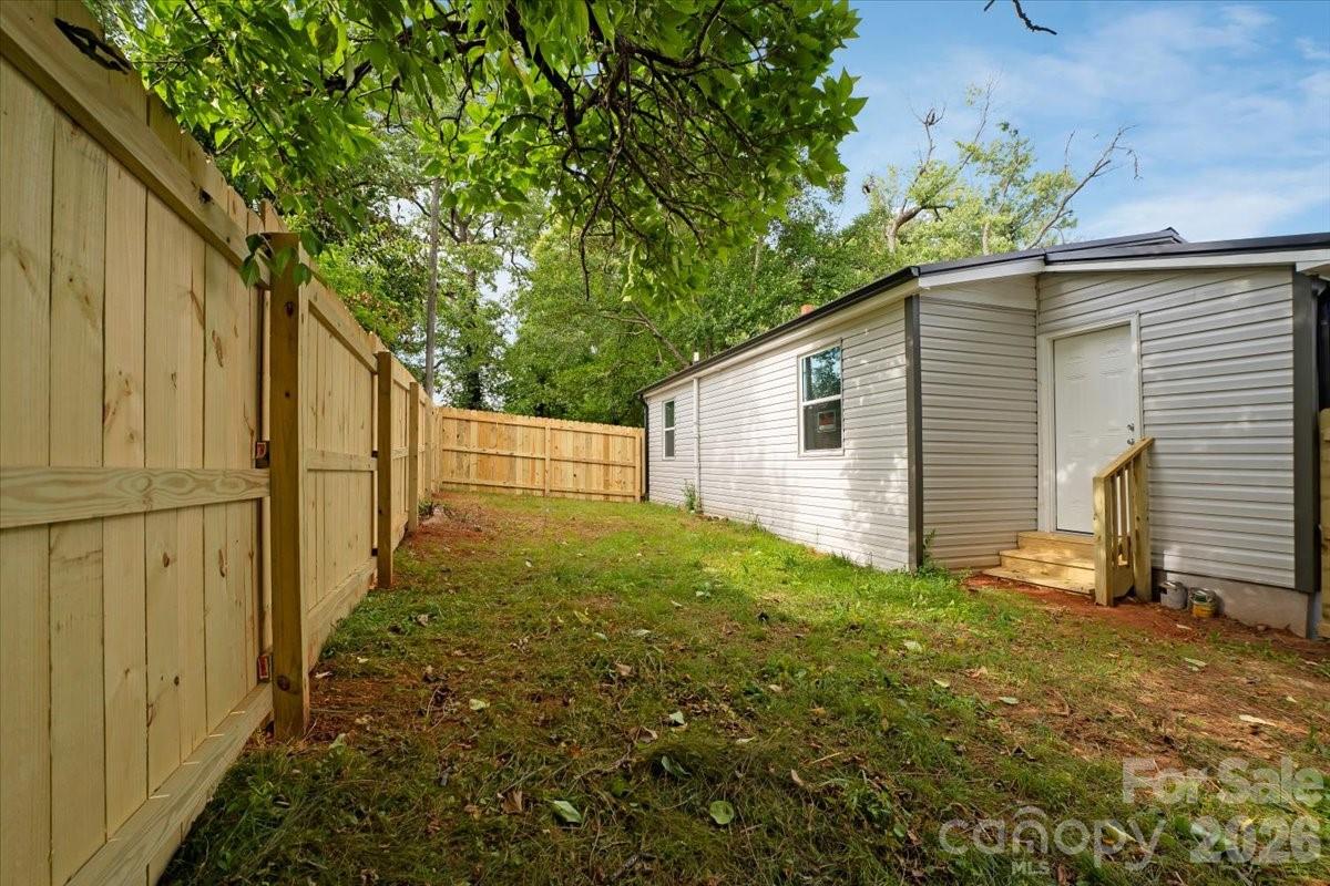 304 S Derby Avenue Property Photo 9