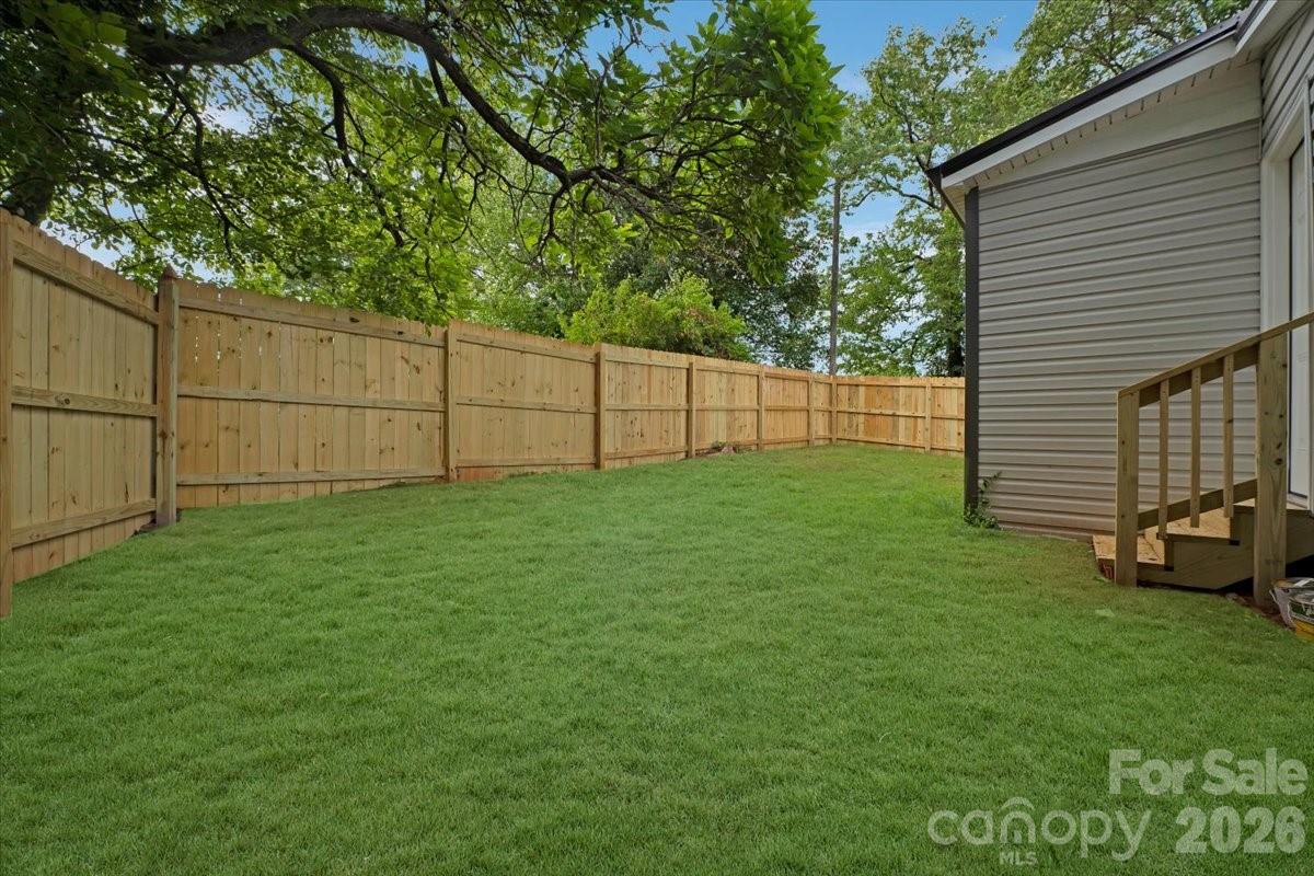 304 S Derby Avenue Property Photo 10