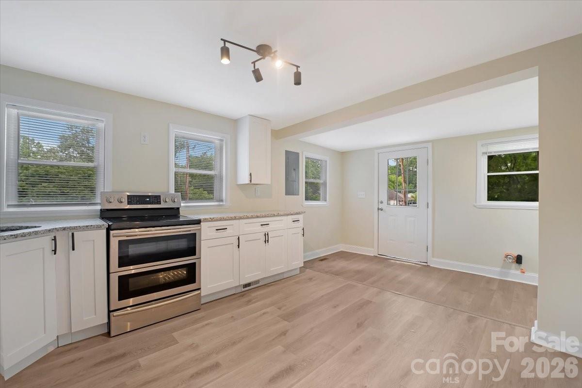 304 S Derby Avenue Property Photo 15