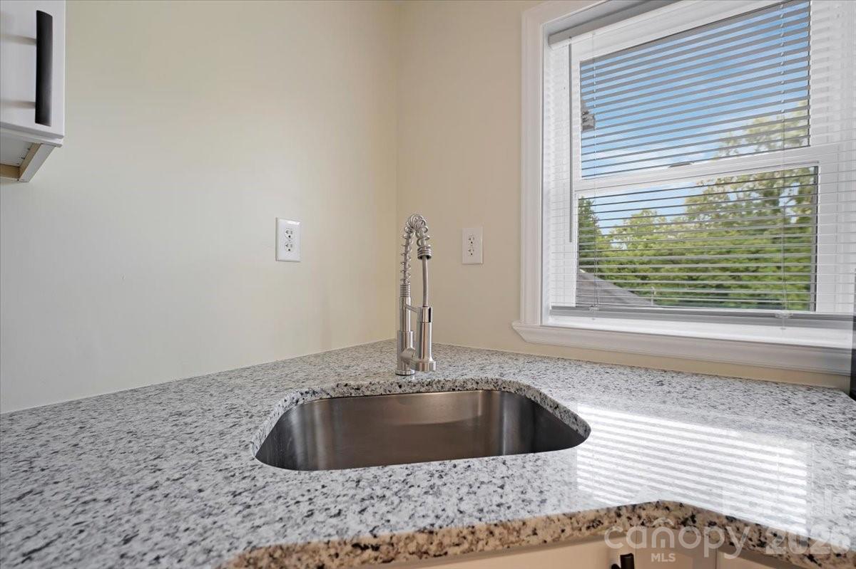 304 S Derby Avenue Property Photo 16