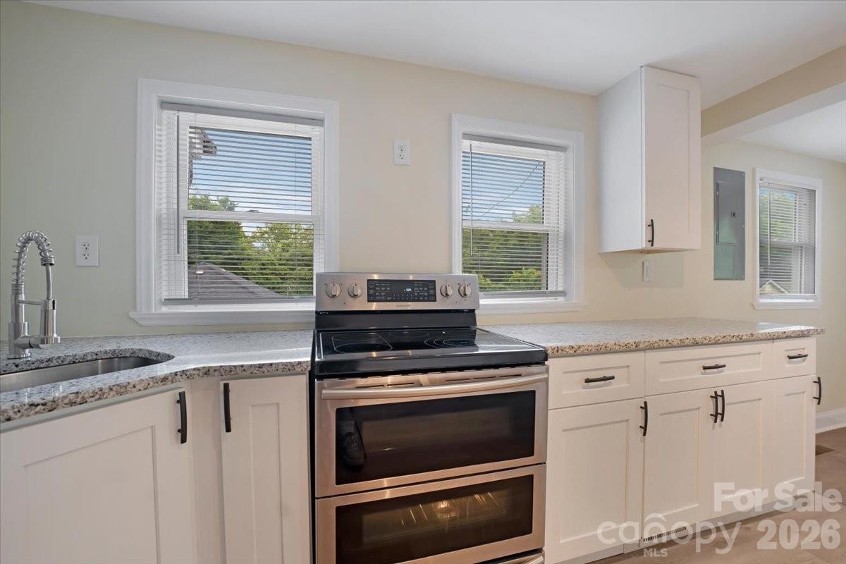 304 S Derby Avenue Property Photo 17