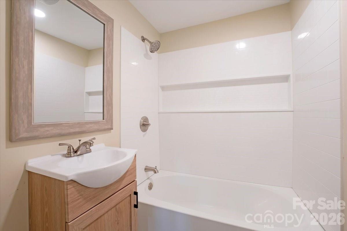 304 S Derby Avenue Property Photo 23