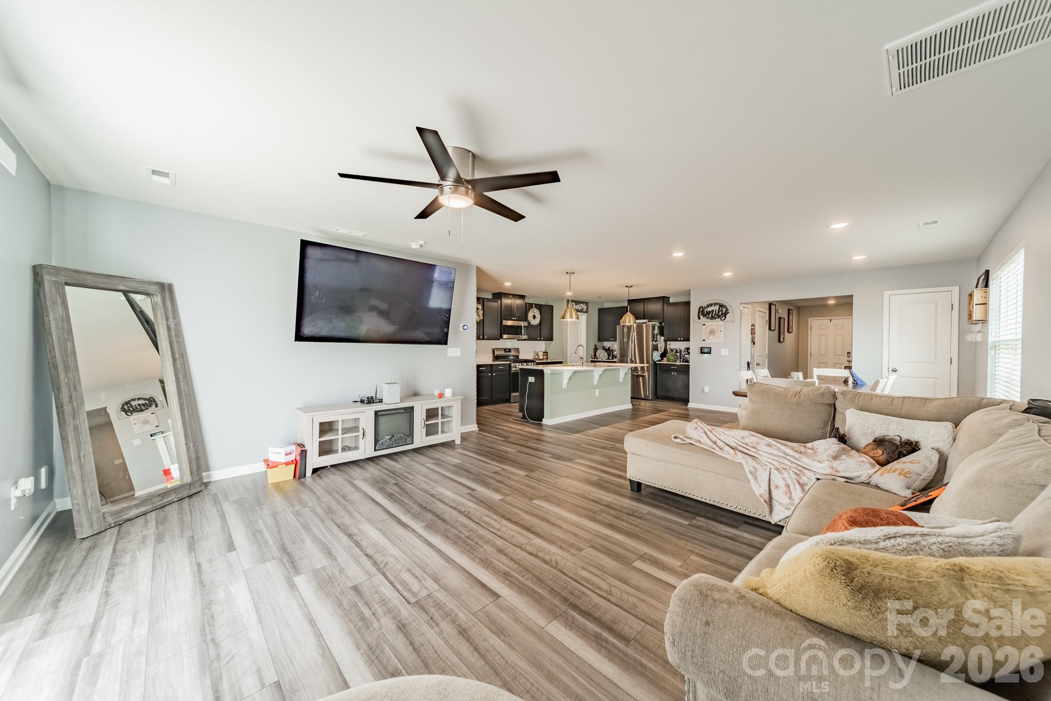 2612 New Summer Court Property Photo 9