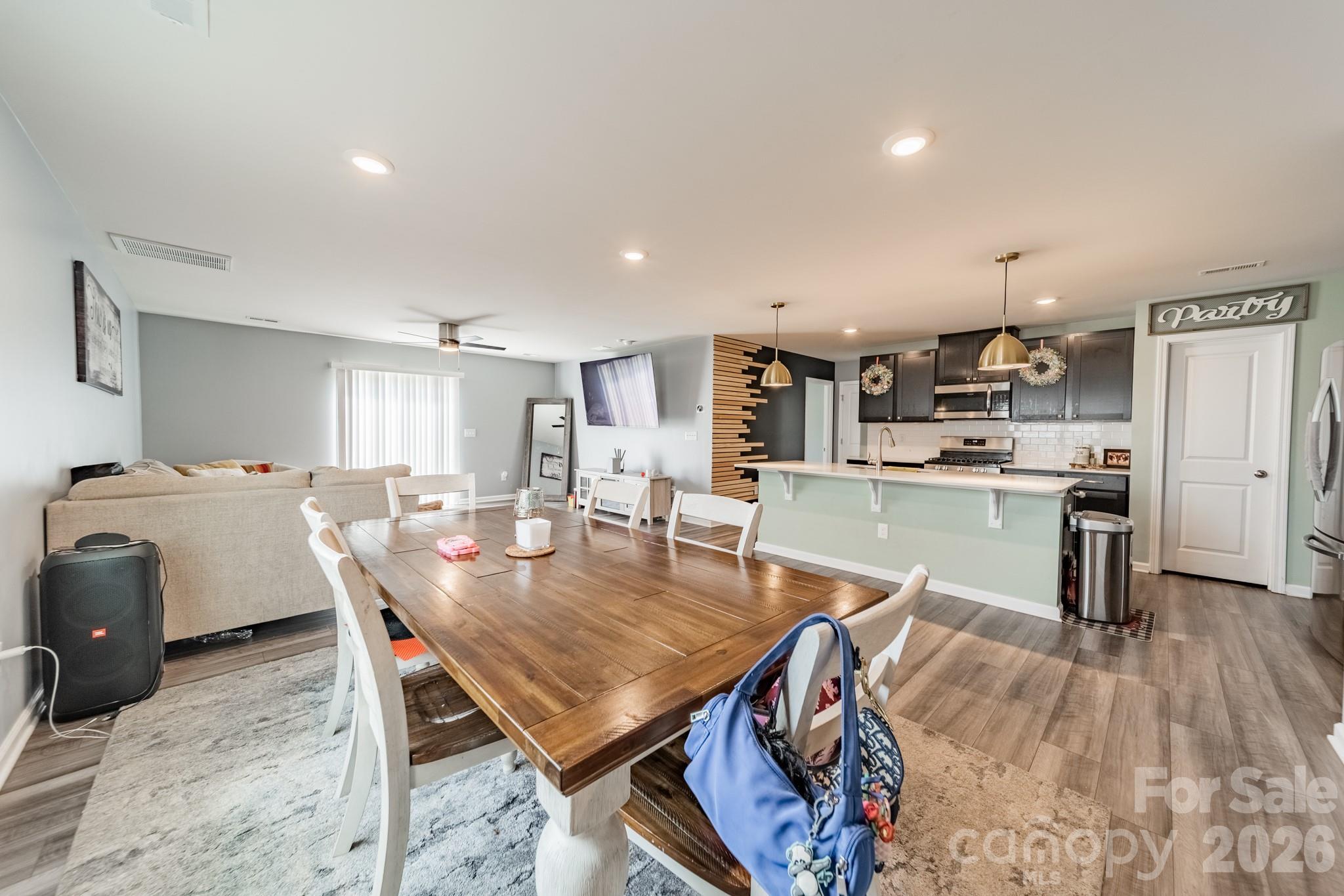 2612 New Summer Court Property Photo 10