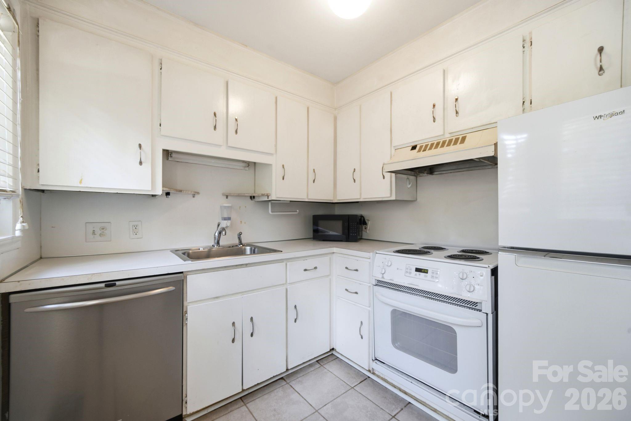 1833 Jameston Drive Property Photo 3