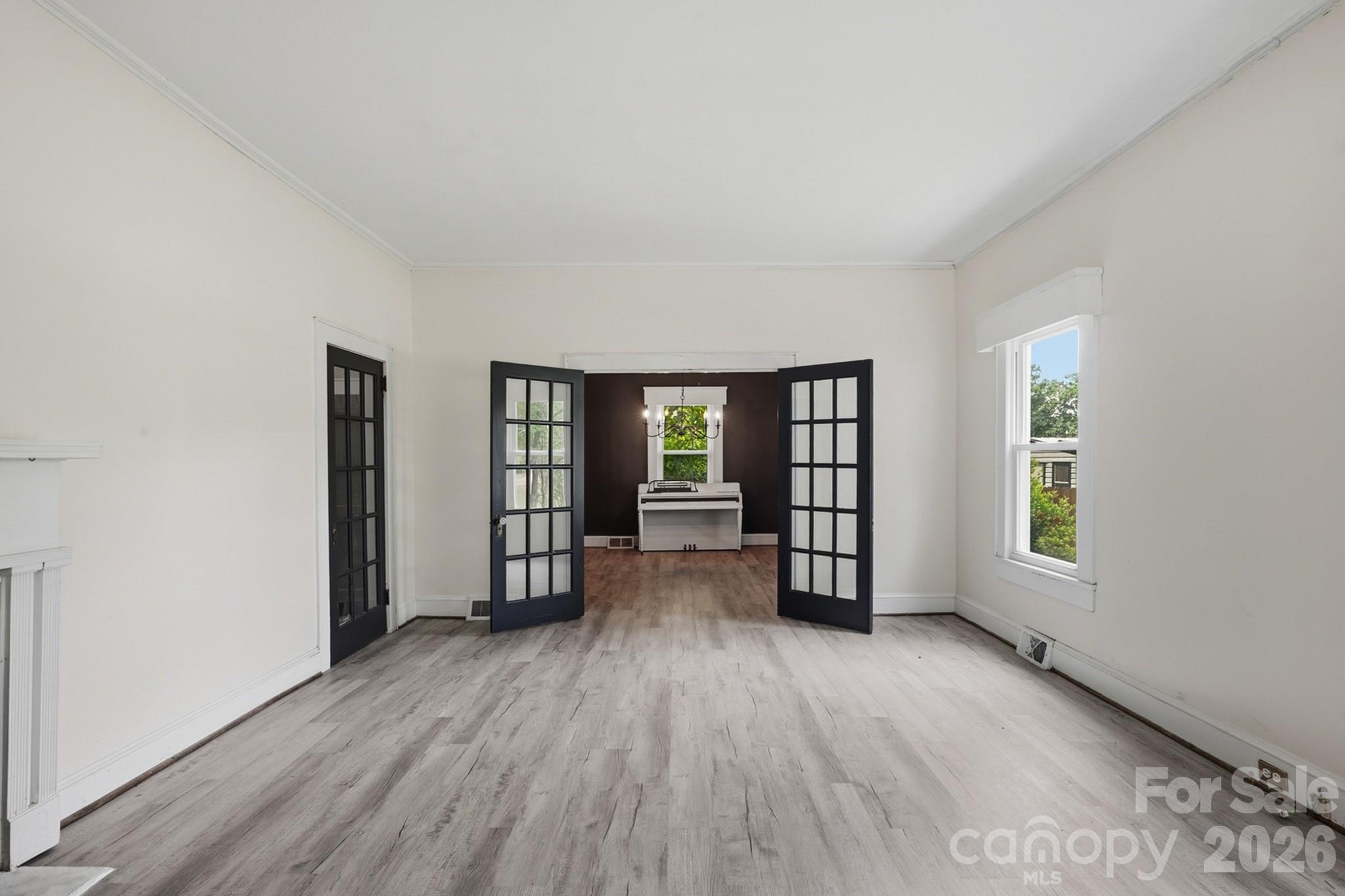 315 W Blakeney Street Property Photo 4
