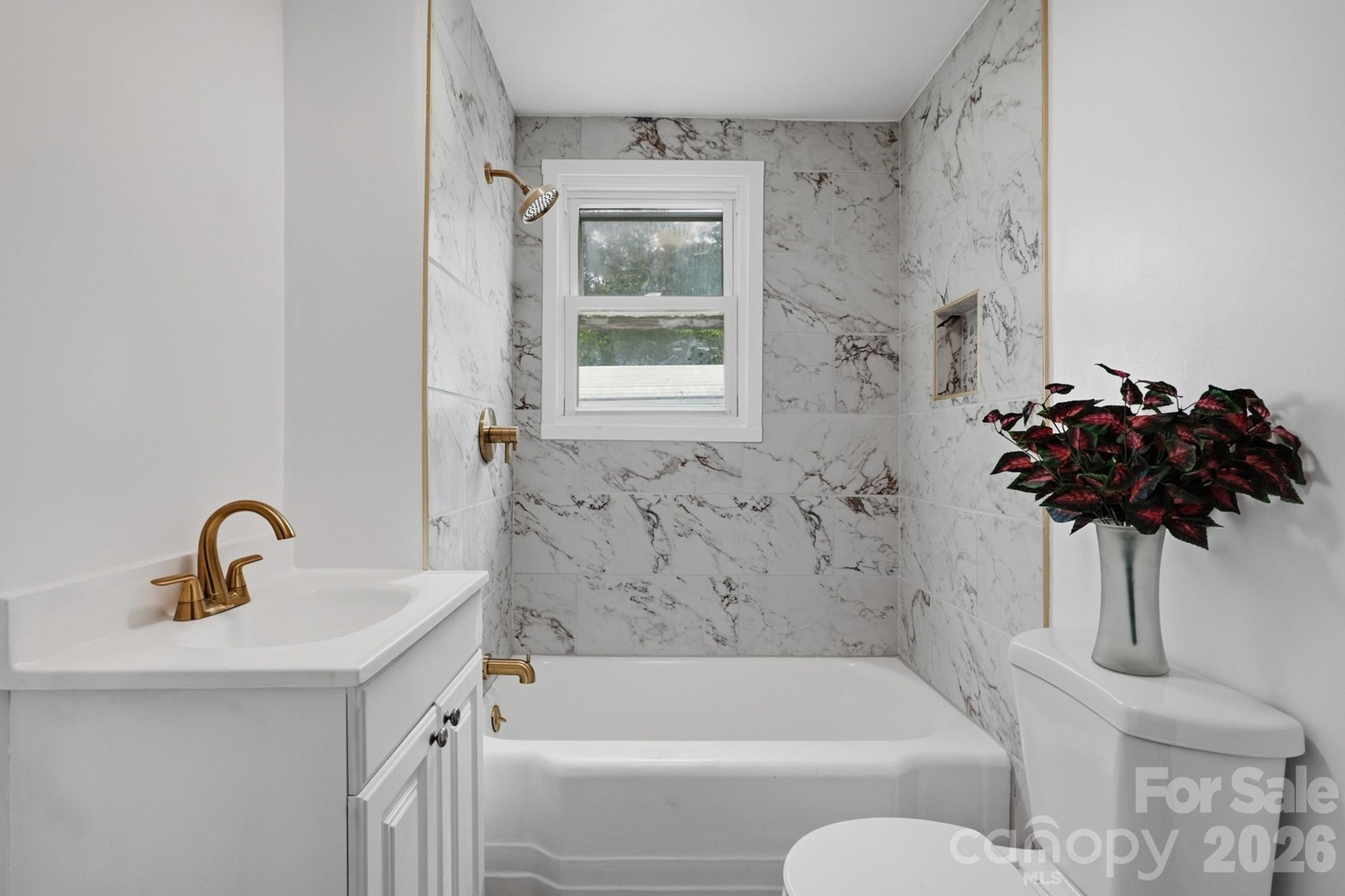315 W Blakeney Street Property Photo 15