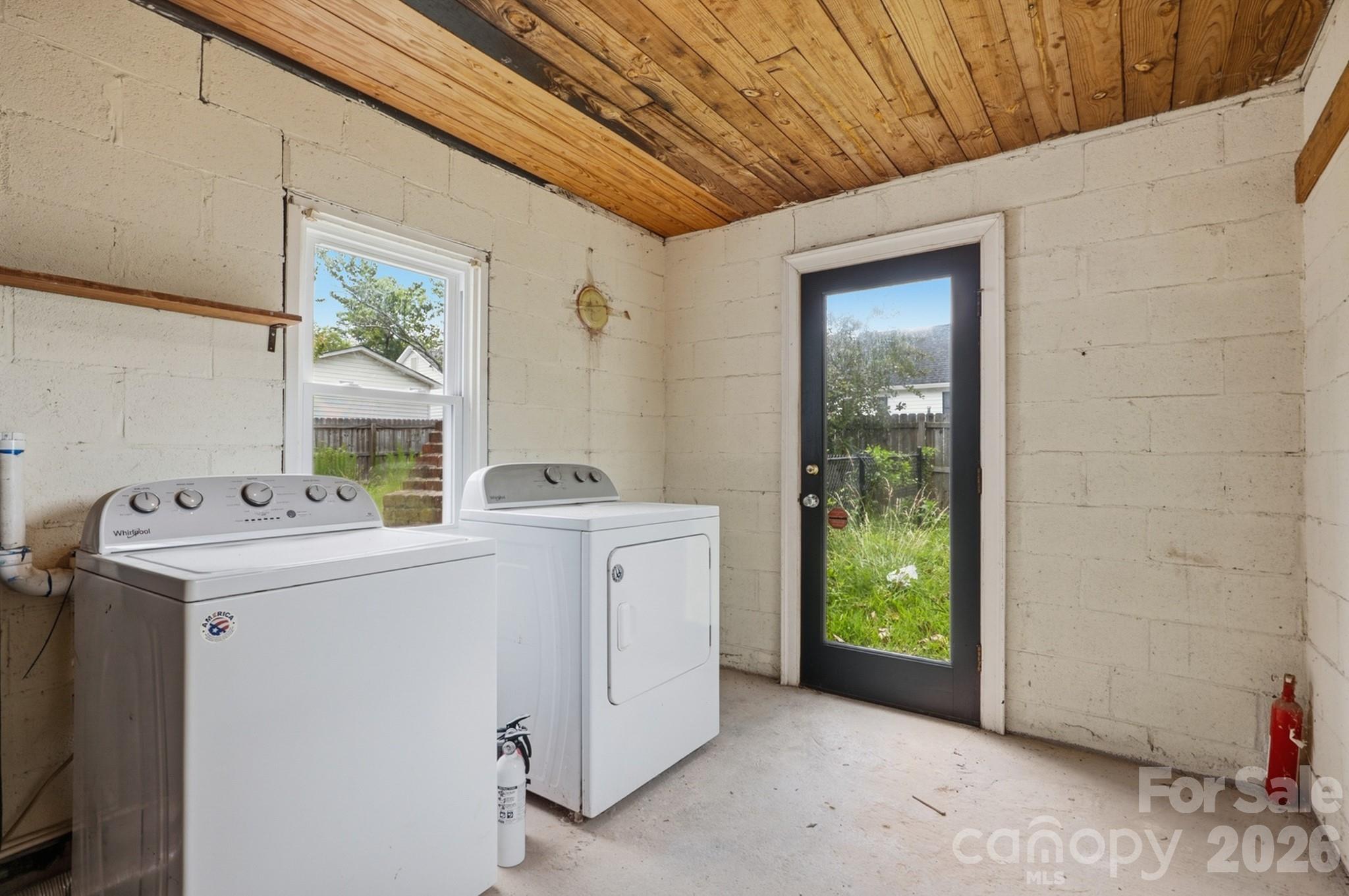 315 W Blakeney Street Property Photo 20
