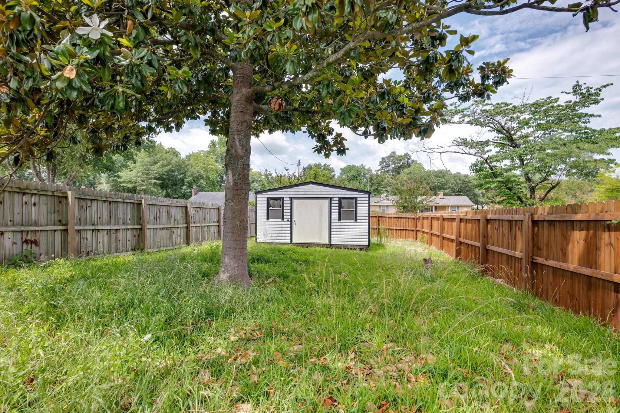 315 W Blakeney Street Property Photo 25