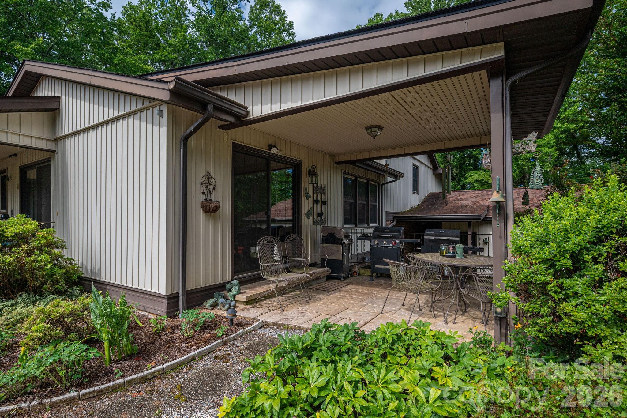 209 Hillsboro Road Property Photo 12