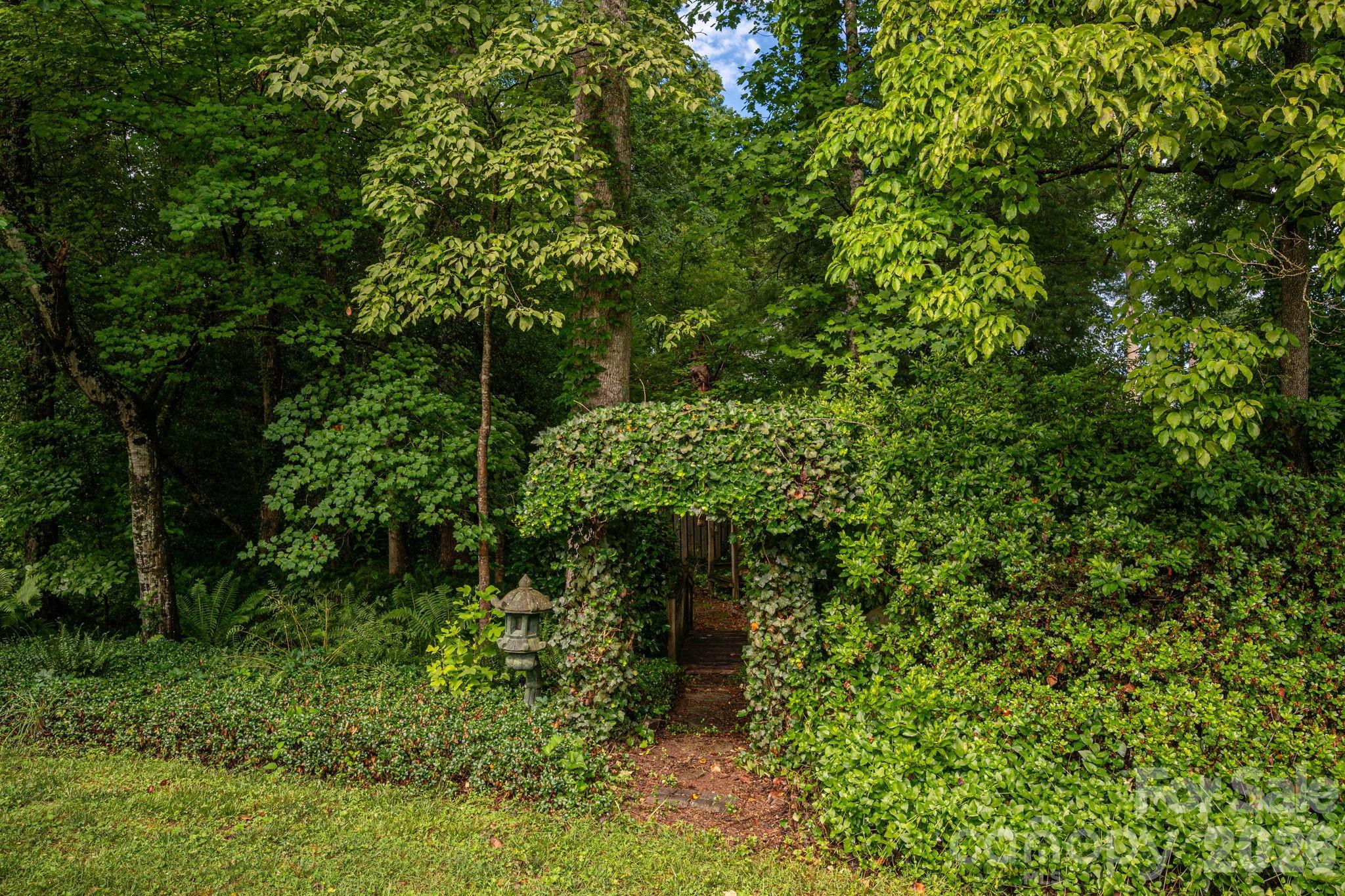 209 Hillsboro Road Property Photo 15