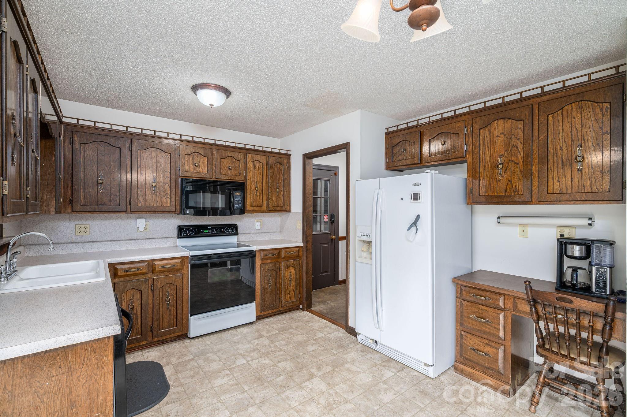 209 Hillsboro Road Property Photo 24